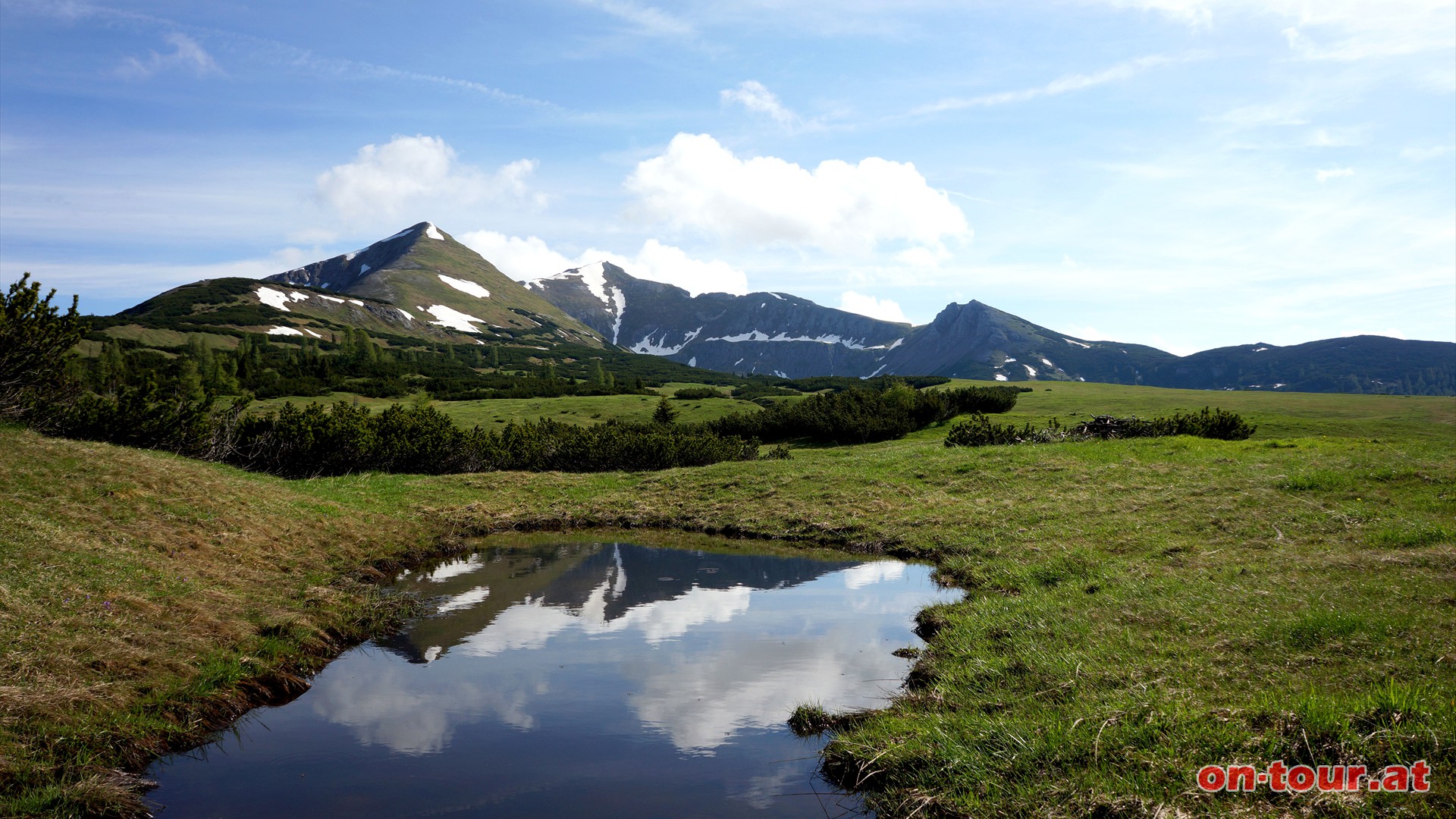 Bald folgt ein Schwenk nach Norden zu den idyllischen kleinen Seen.