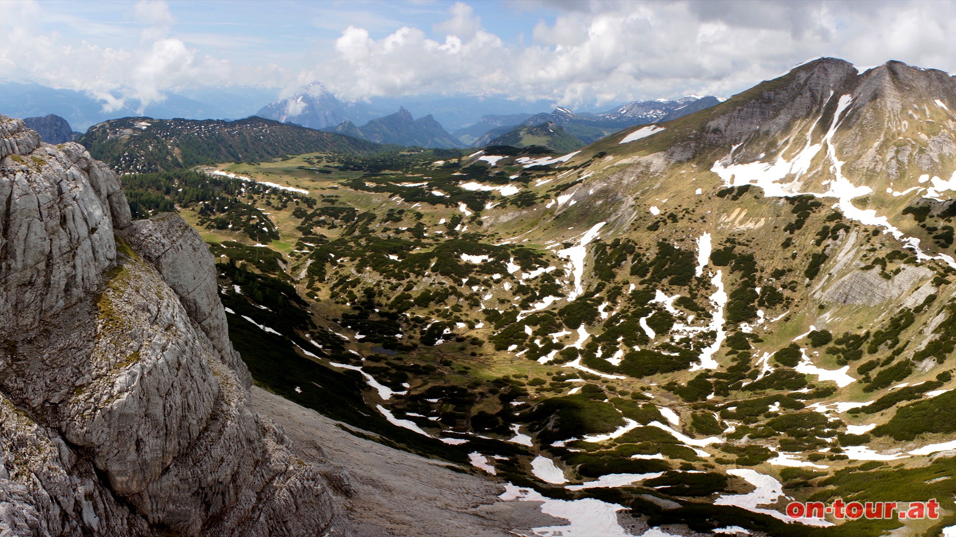 Ein schner Blick hinunter zur Kamperalm am Querlstein.