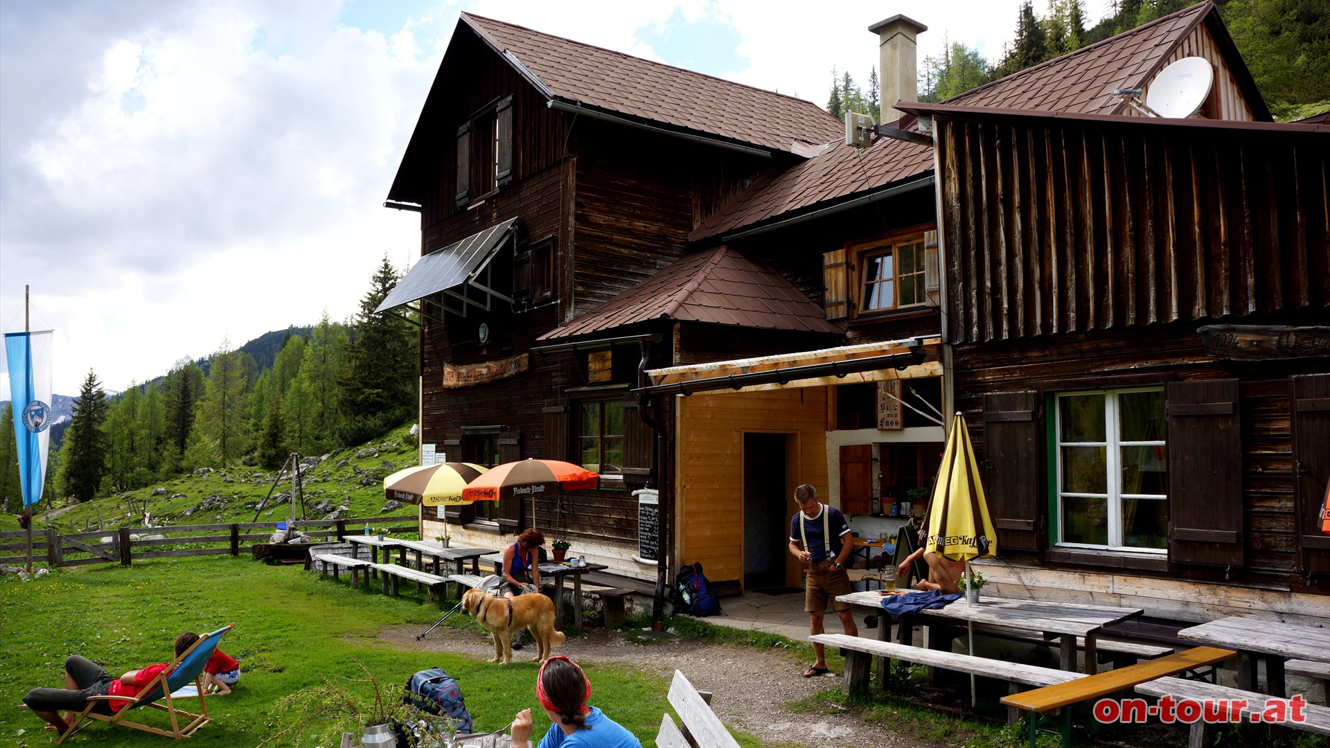 Zurck bei der Hochmlbinghtte. Jetzt gibts a krftige Strkung und danach a Schnapsala.