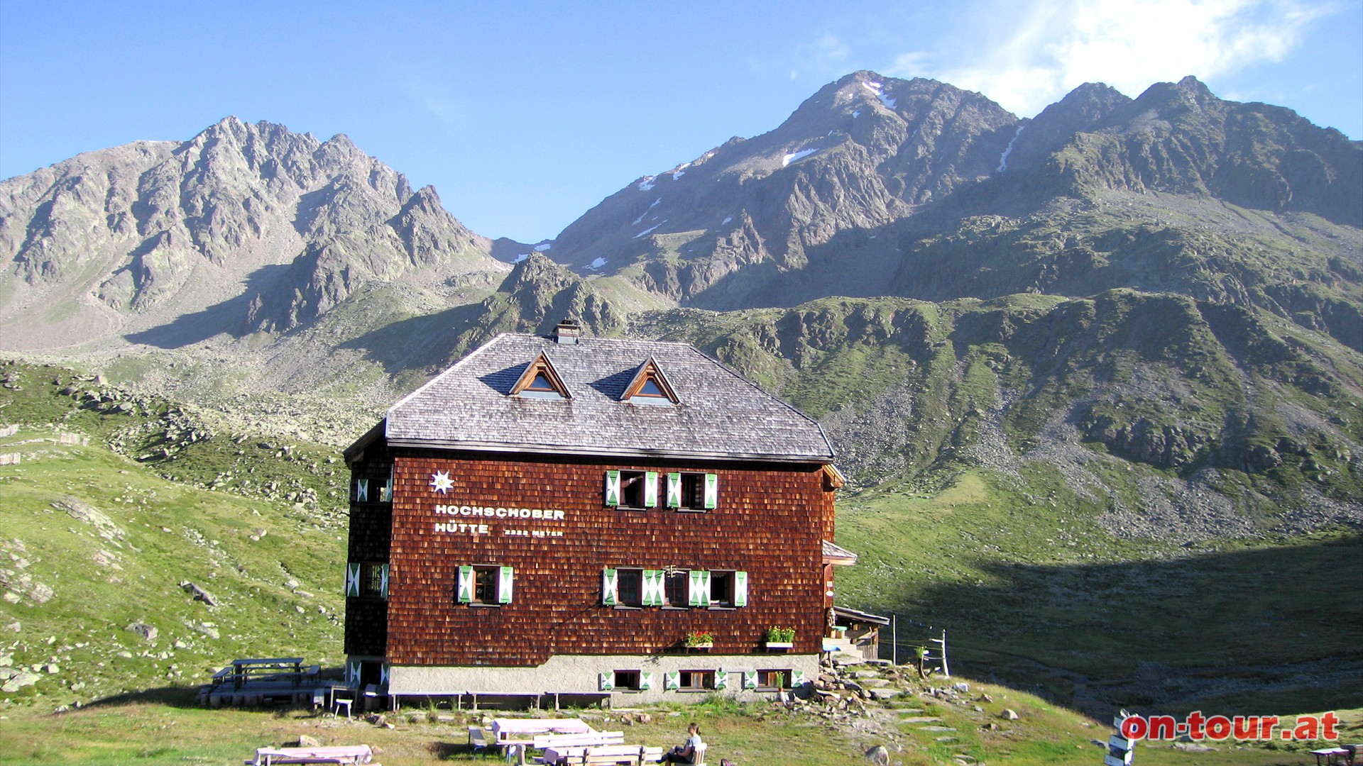 Hochschoberhtte; Hochschober im Hintergrund.