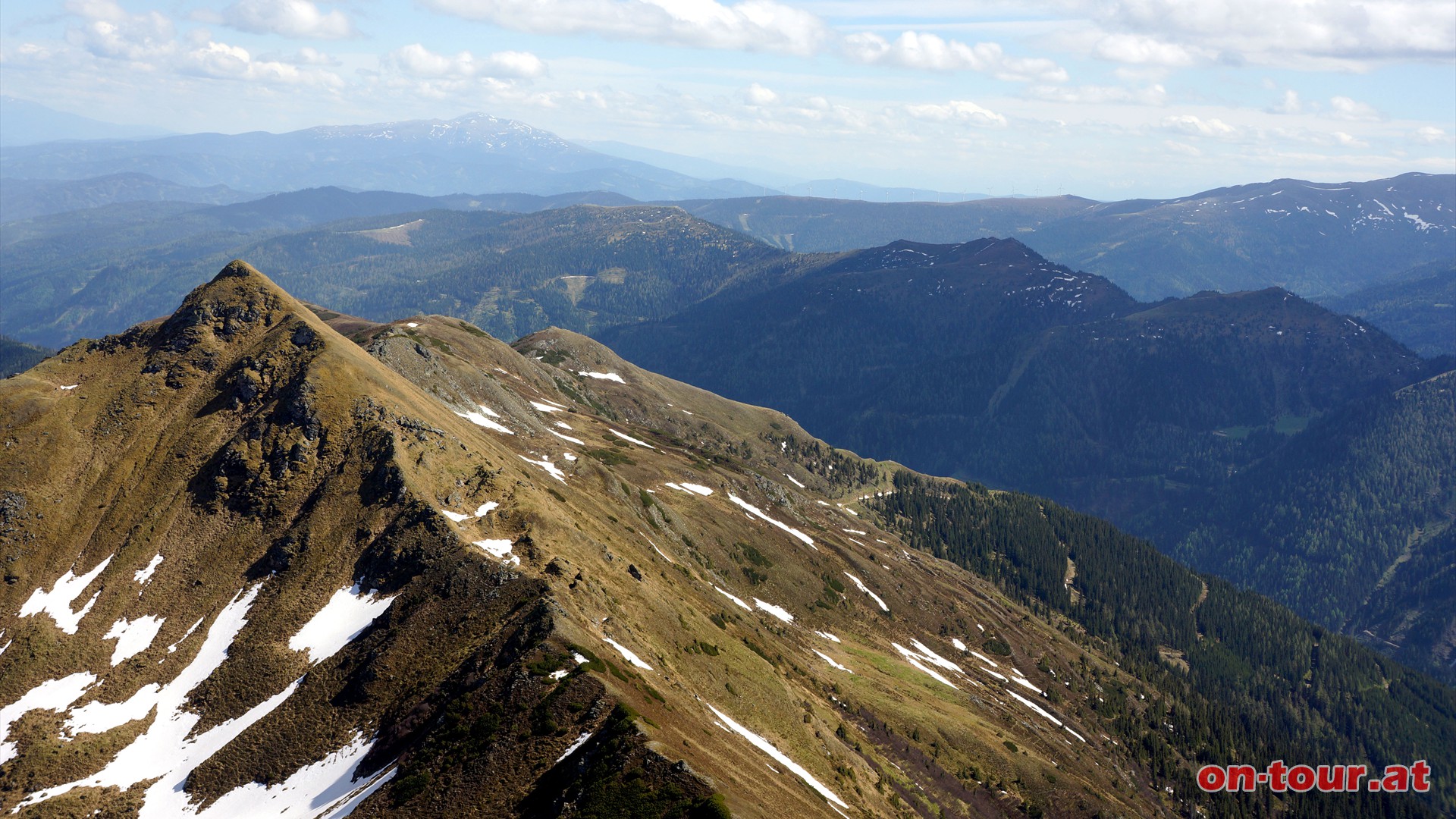 Etwas genauer; Regenkarspitz (links imVordergrund) und am Horizont der Zirbitzkogel.