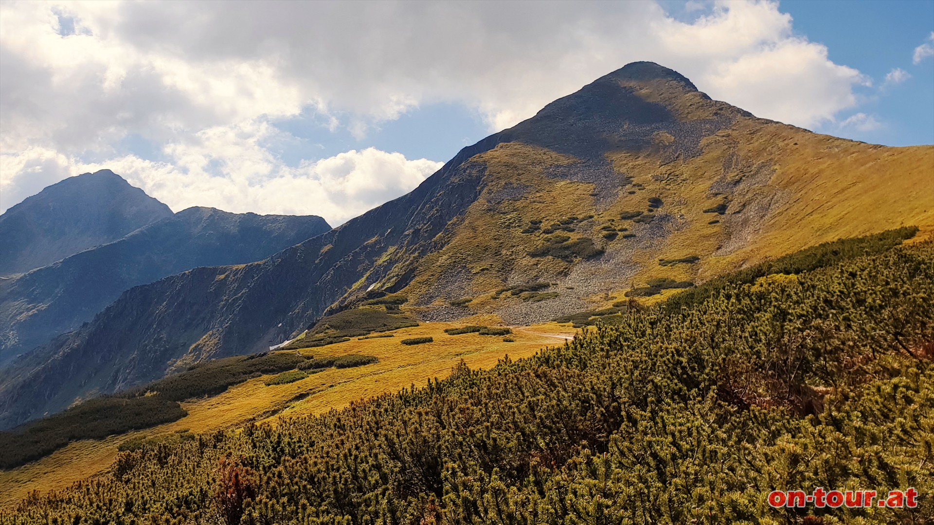 Aufstieg zur Hornfeldspitze (rechts).