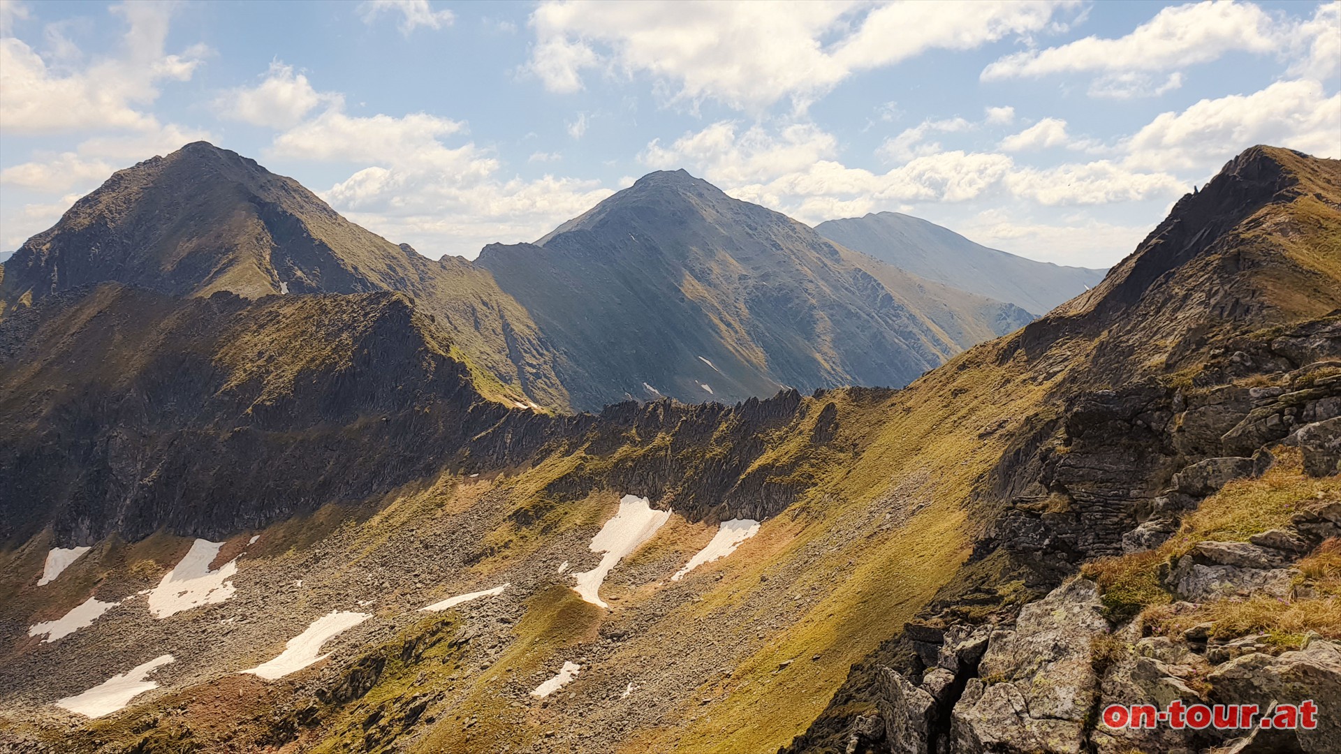 Verbindungsgrat zwischen Hochstubofen (links) und Aarfeldspitz (rechts).