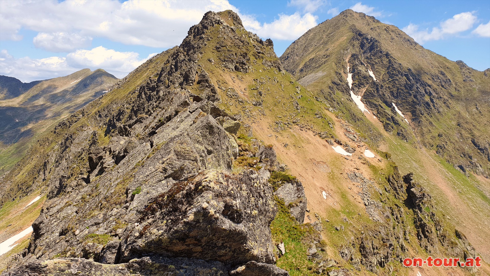 Zurck zum Aarfeldspitz und am Grat zum Hochstubofen.