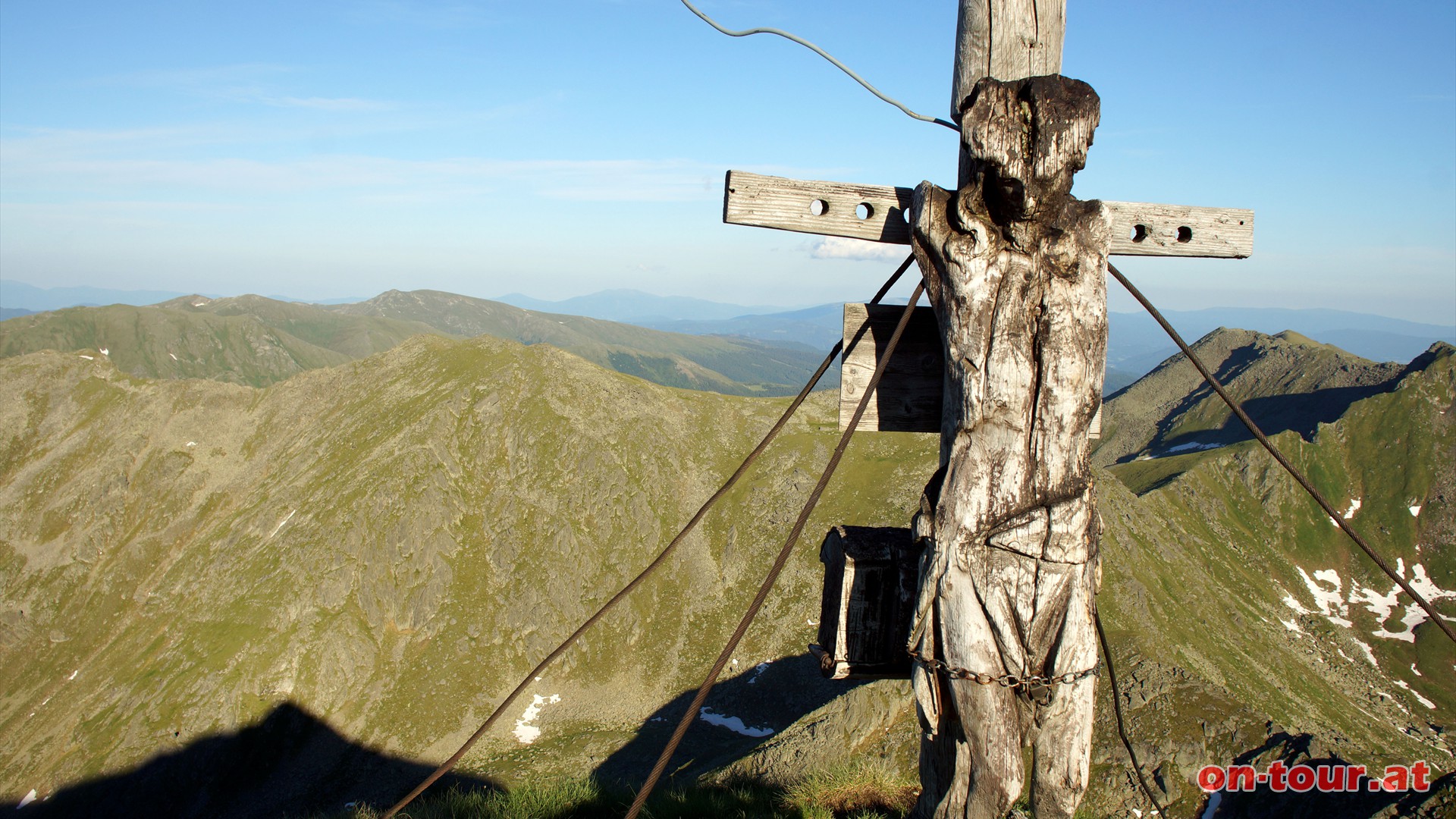 Hochweberspitze; kunstvolles Gipfelkreuz.