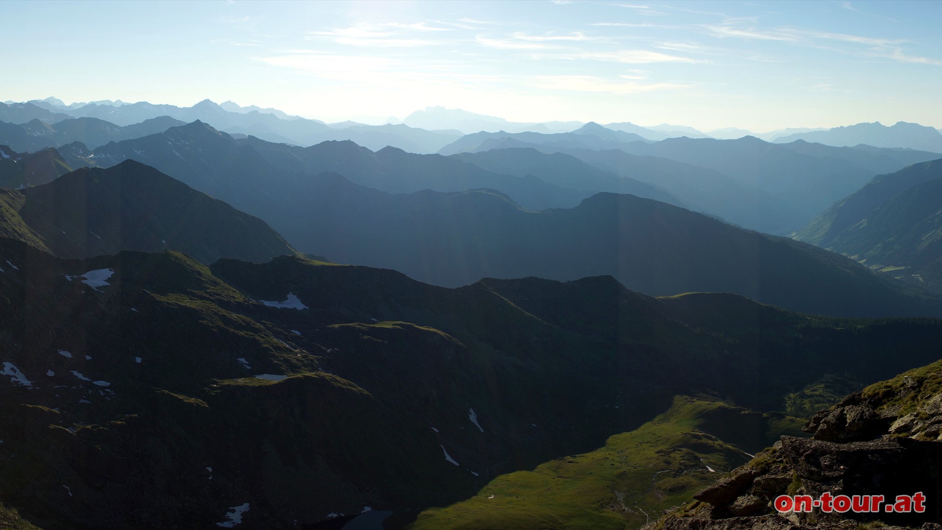 Hochweberspitze; NW-Panorama der Niederern Tauern bis zum Dachstein.
