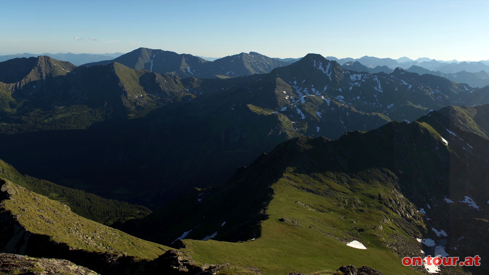 Hochweberspitze; SW-Panorama mit Greim, Rettlkirchspitze und Schoberspitze (l. nach r.).