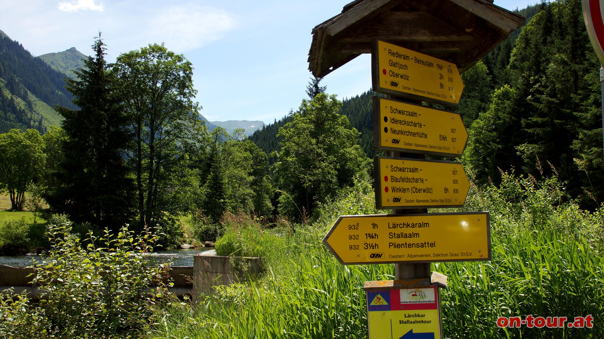 Kreuzung in Meng. Auf der Forststrae Richtung Glattjoch.