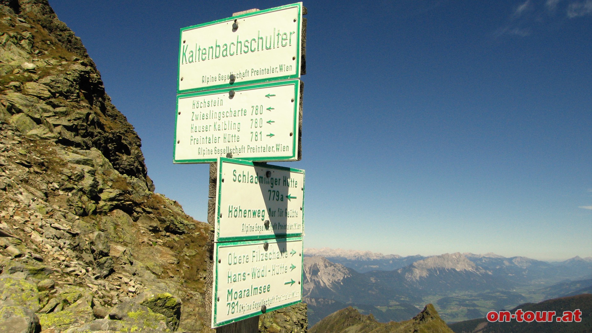 Kurzer sdwestlicher Abstieg, dann links zur Kaltenbachschulter und weiter ber die Hans-Wdl-Htte zum Ausgangspunkt absteigen.
