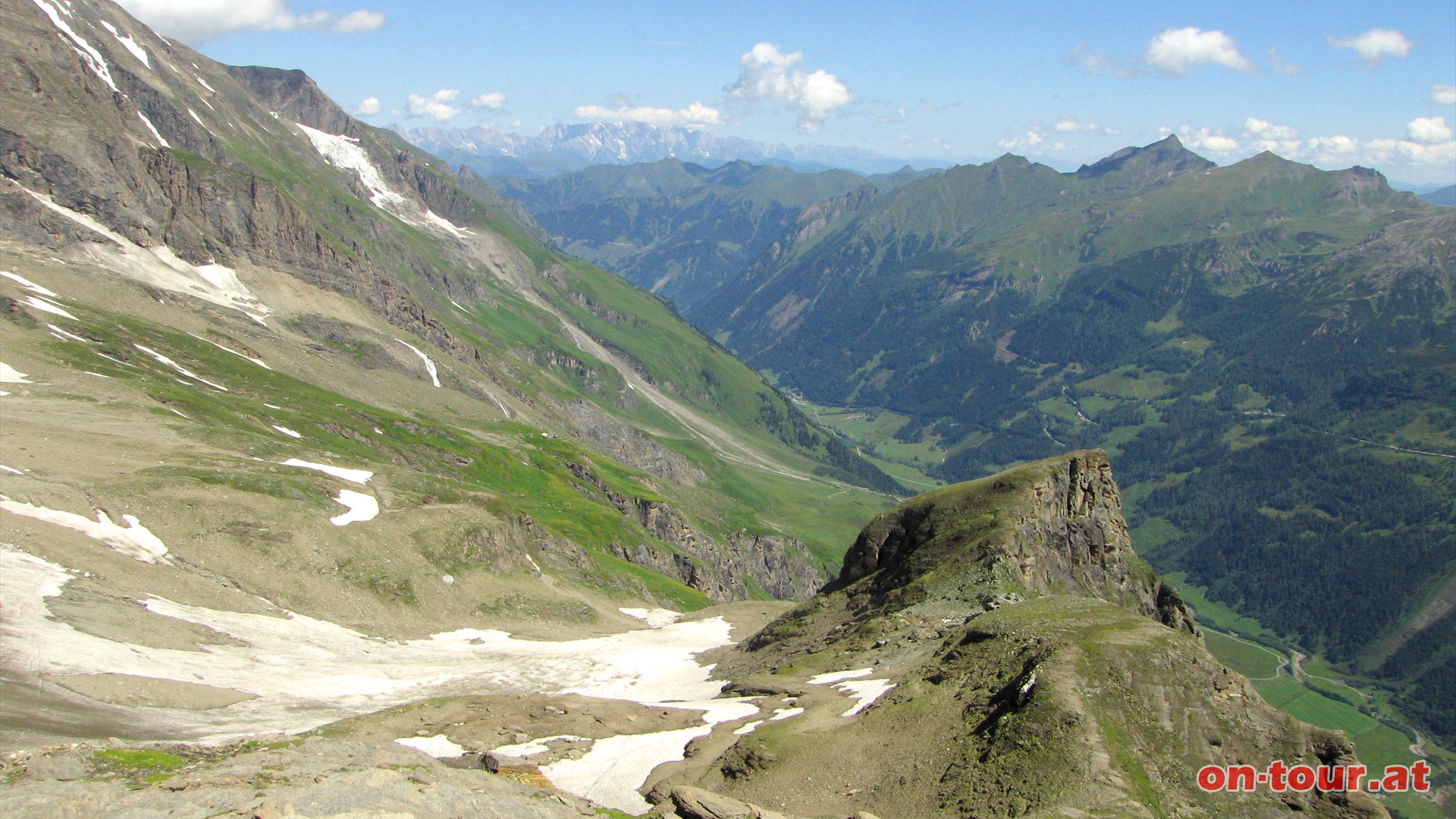 Beim Abstieg bietet sich noch die kurze Besteigung des Remskpfls an (Blick nach Ferleiten).