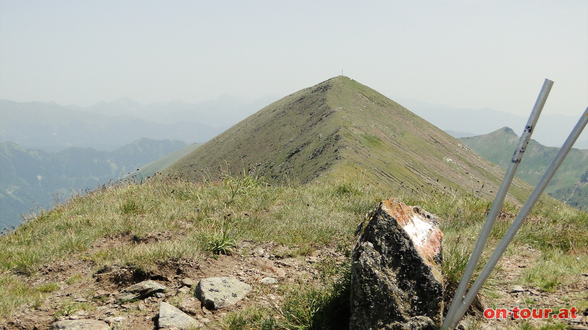 Am Eiskarspitz. Im Osten der Hohenwart.