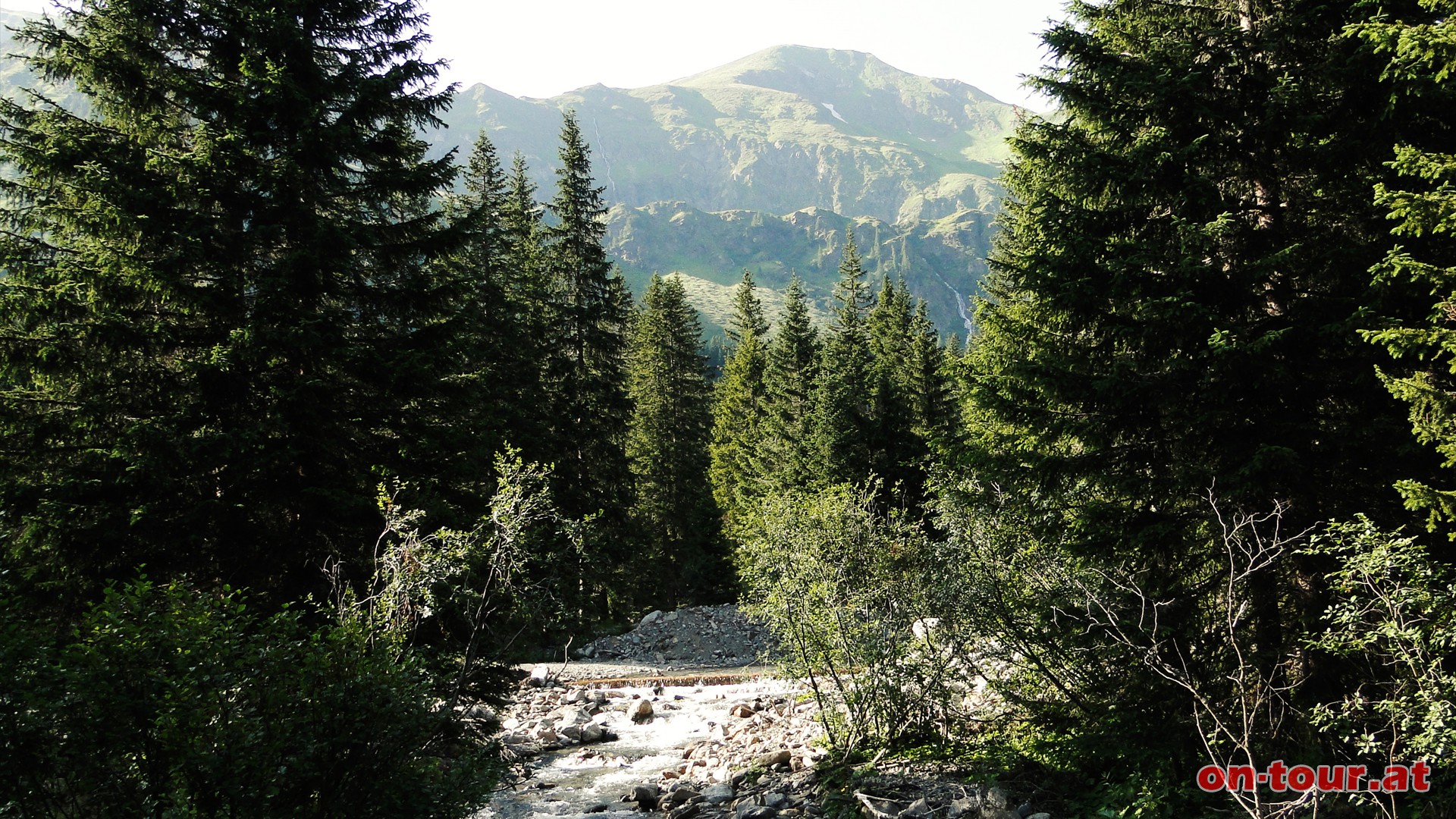 Beim Jagdhaus stot man auf den Schttlbach. Noch etwa 90 Minuten bis zum Fatschger.