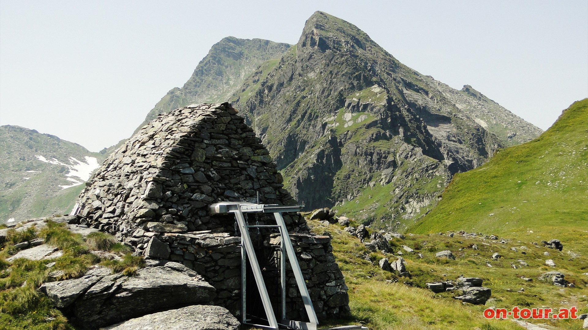 Die Kapelle am Glattjoch (hchste der Steiermark) ist ein in Mitteleuropa einzigartiges archaisches Bauwerk.