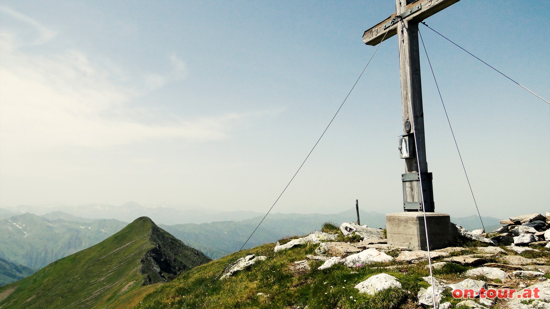 Hohenwart. Links der Eiskarspitz.