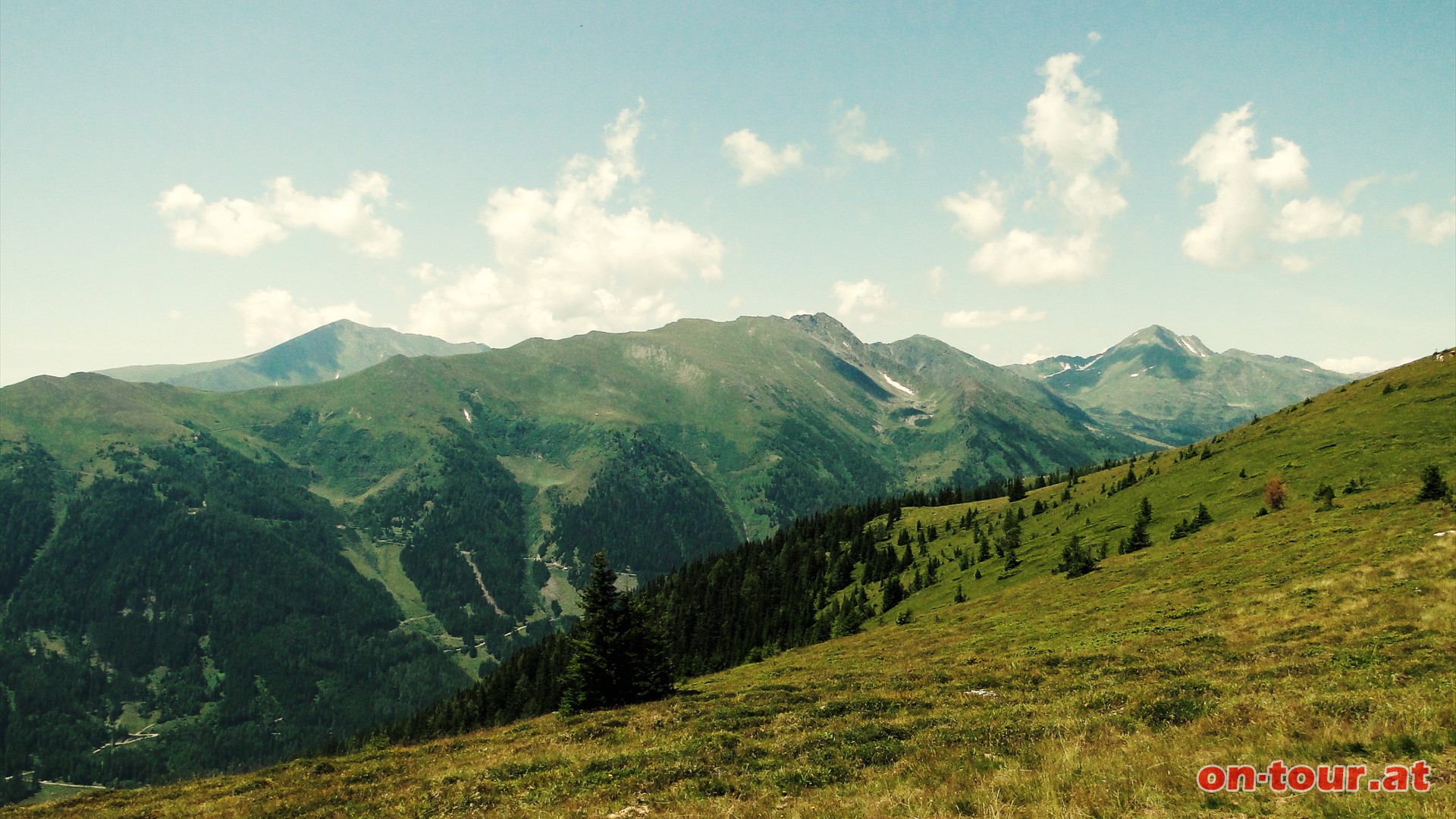 Im Westen eine Auswahl der hchsten Gipfeln der Region; links der Greim (2.474 m) und rechts ....