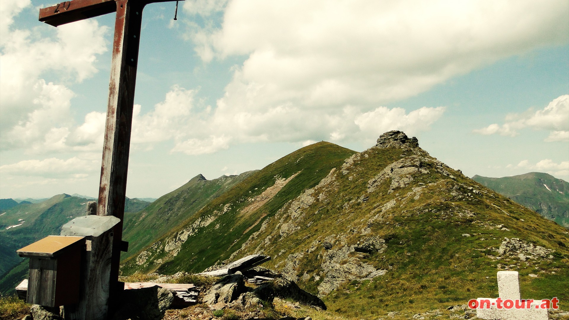 Roalmspitz. Weiter ber die aussichtsreiche Kammstrecke Richtung NW.