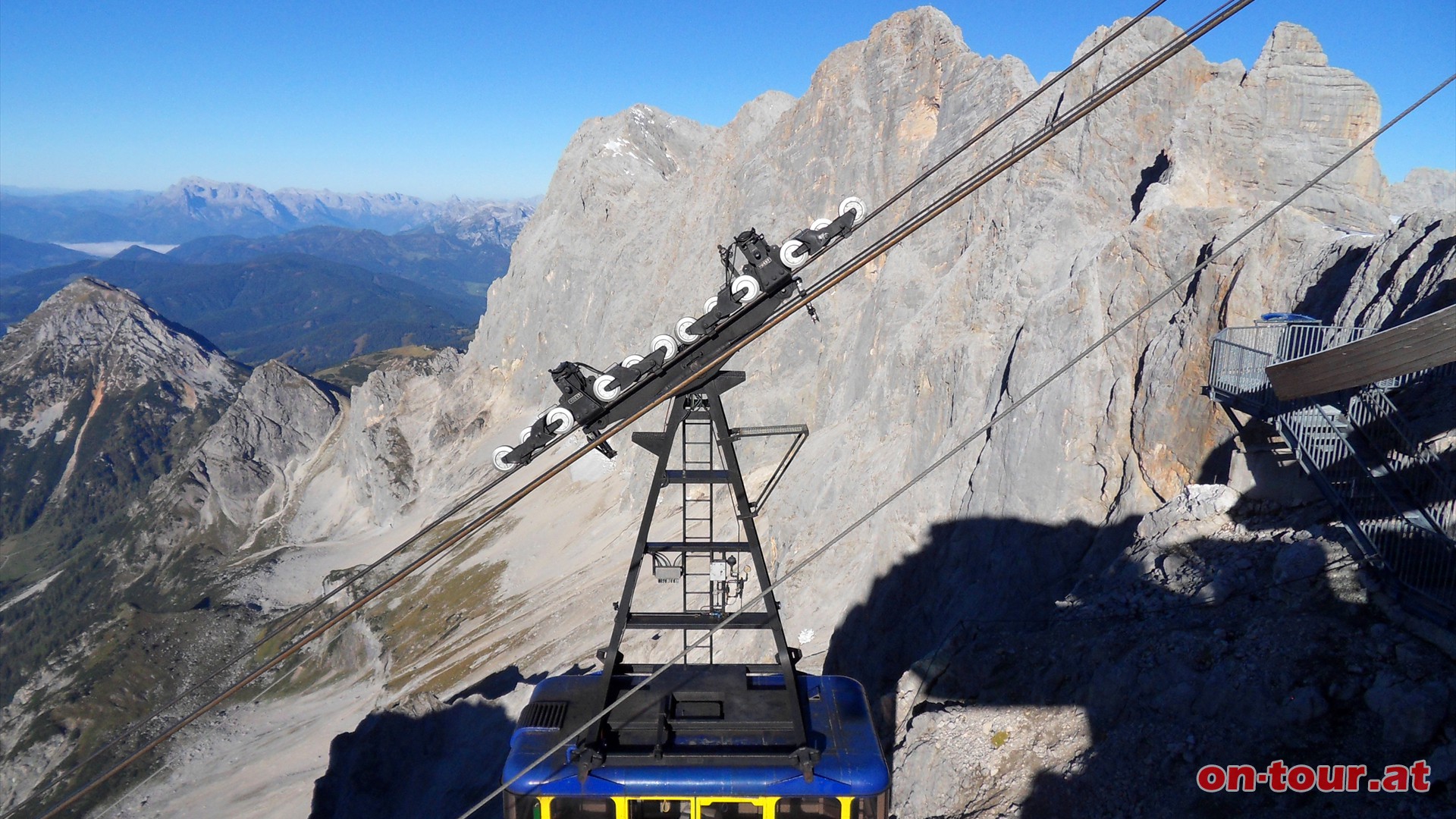 Mit der Seilbahn auf den Hunerkogl.