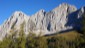 Tourstart; Parkplatz bei der Dachstein-Seilbahn mit Blick zu Torstein, Mitterspitz und Hohem Dachstein (ganz rechts).