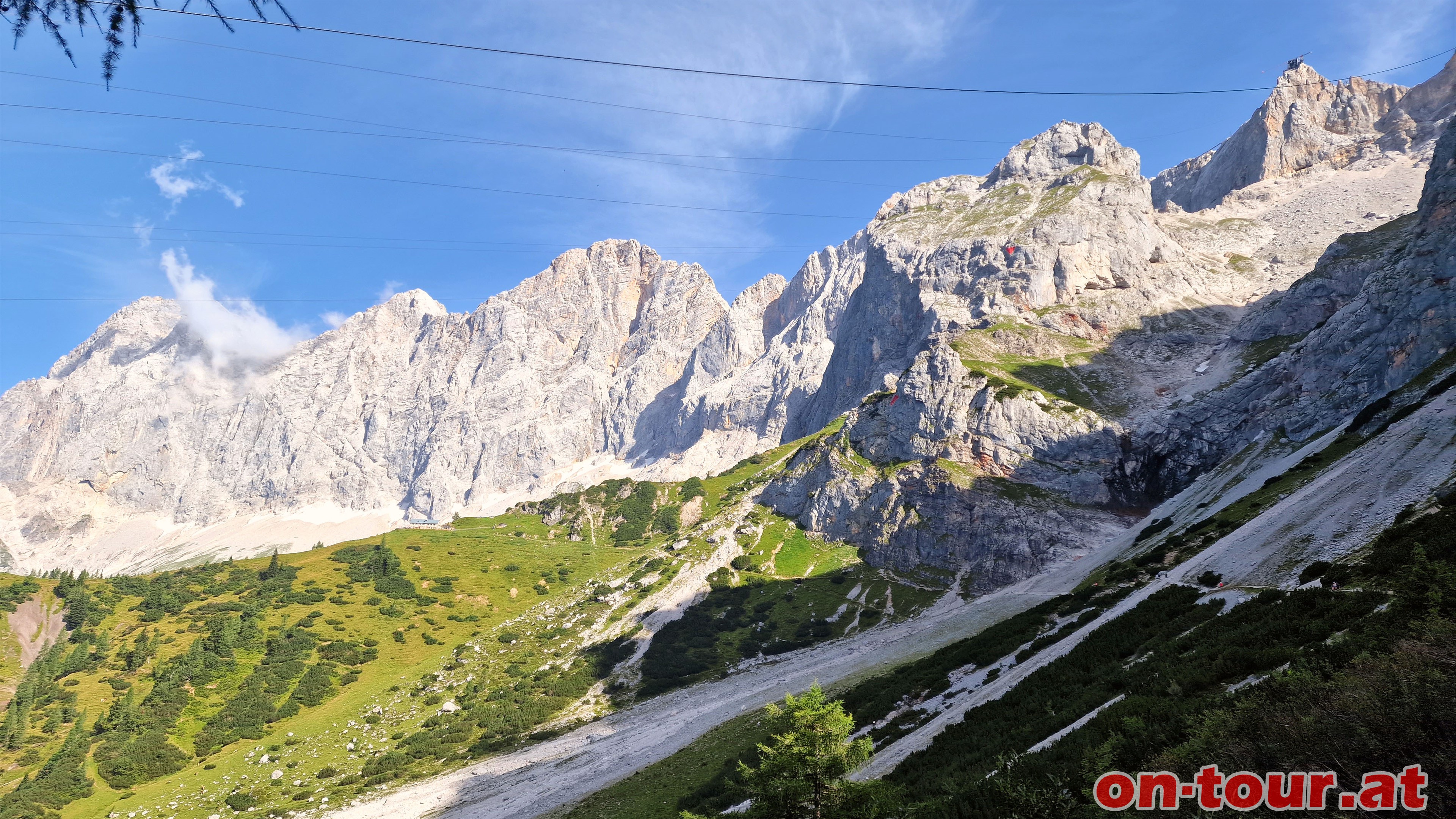 Aufstieg zur Sdwandhtte mit Blick zu Dachstein, Mitterspitz und Torstein.