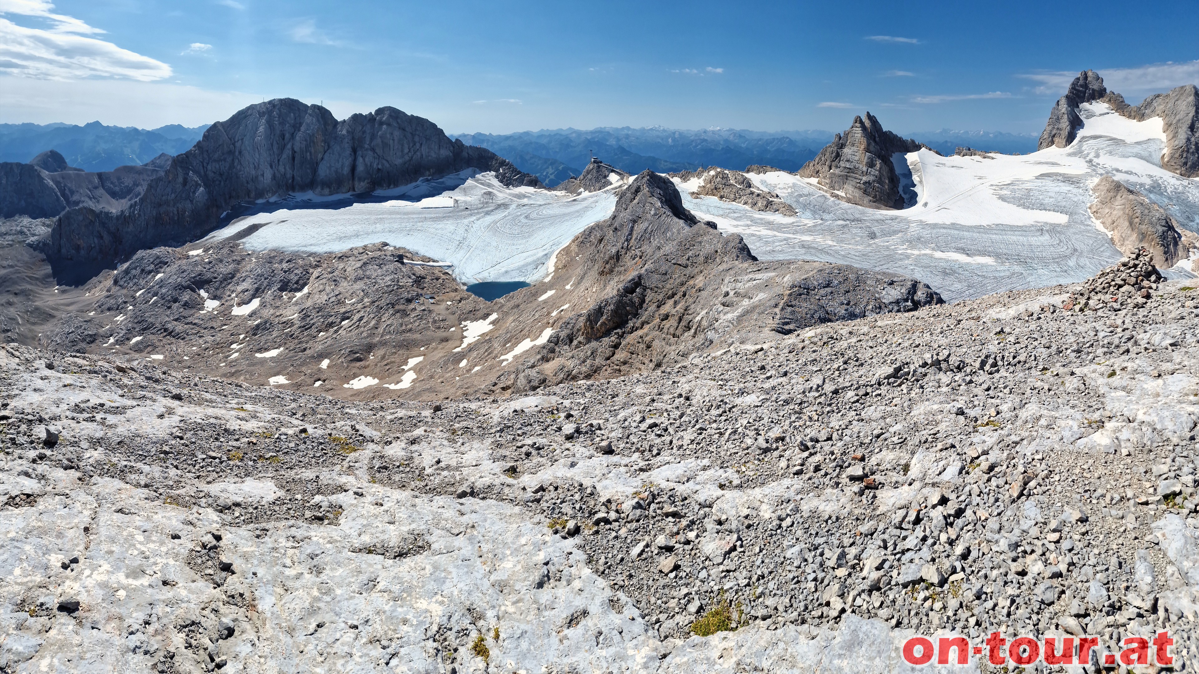 Hoher Gjaidstein; S-Panorama mit Koppenkarsteine, Kleinen Gjaidstein und Dachstein.