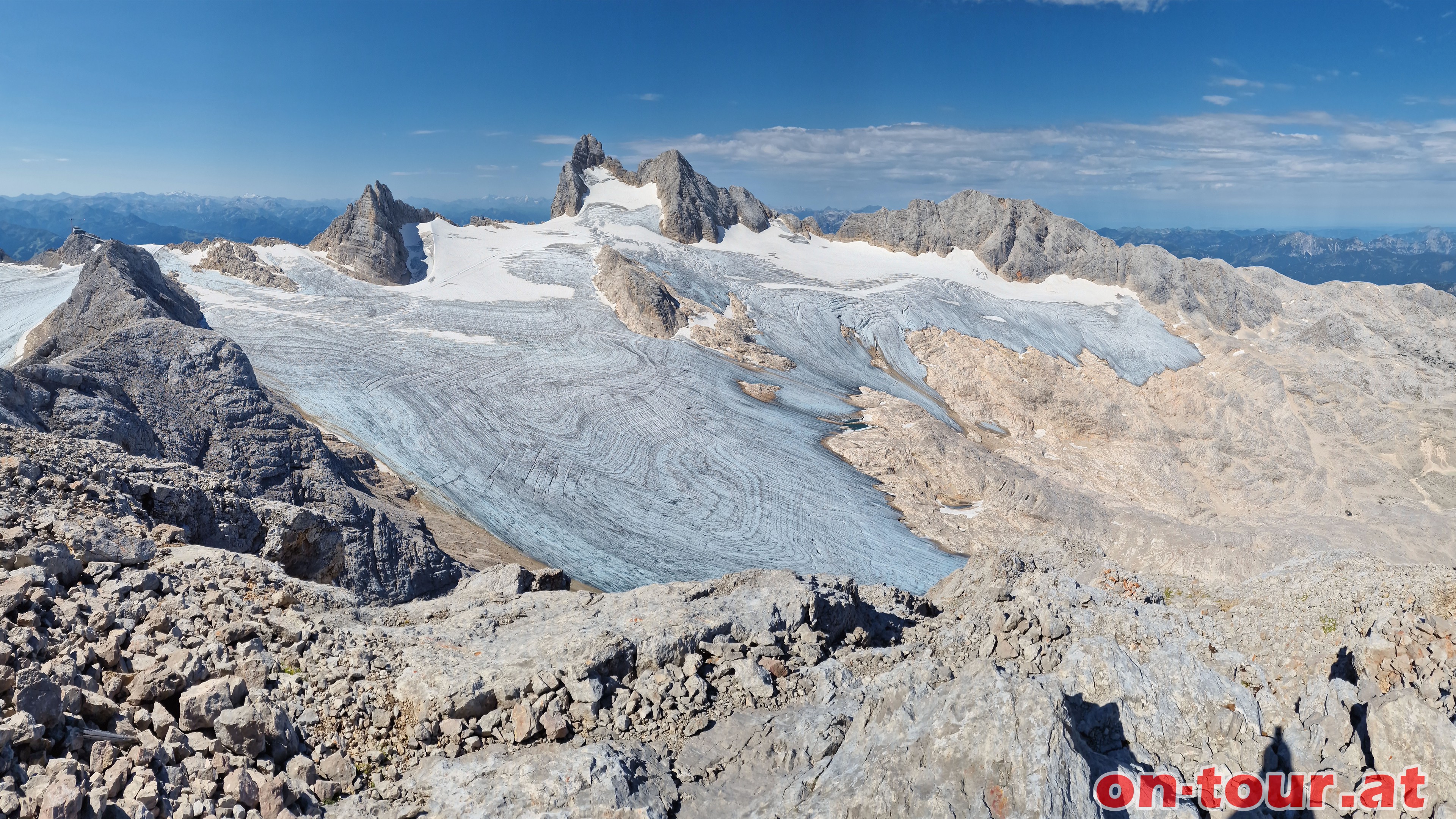 Hoher Gjaidstein; SW-Panorama mit Dachstein und Hallsttter Gletscher (letzten Reste).