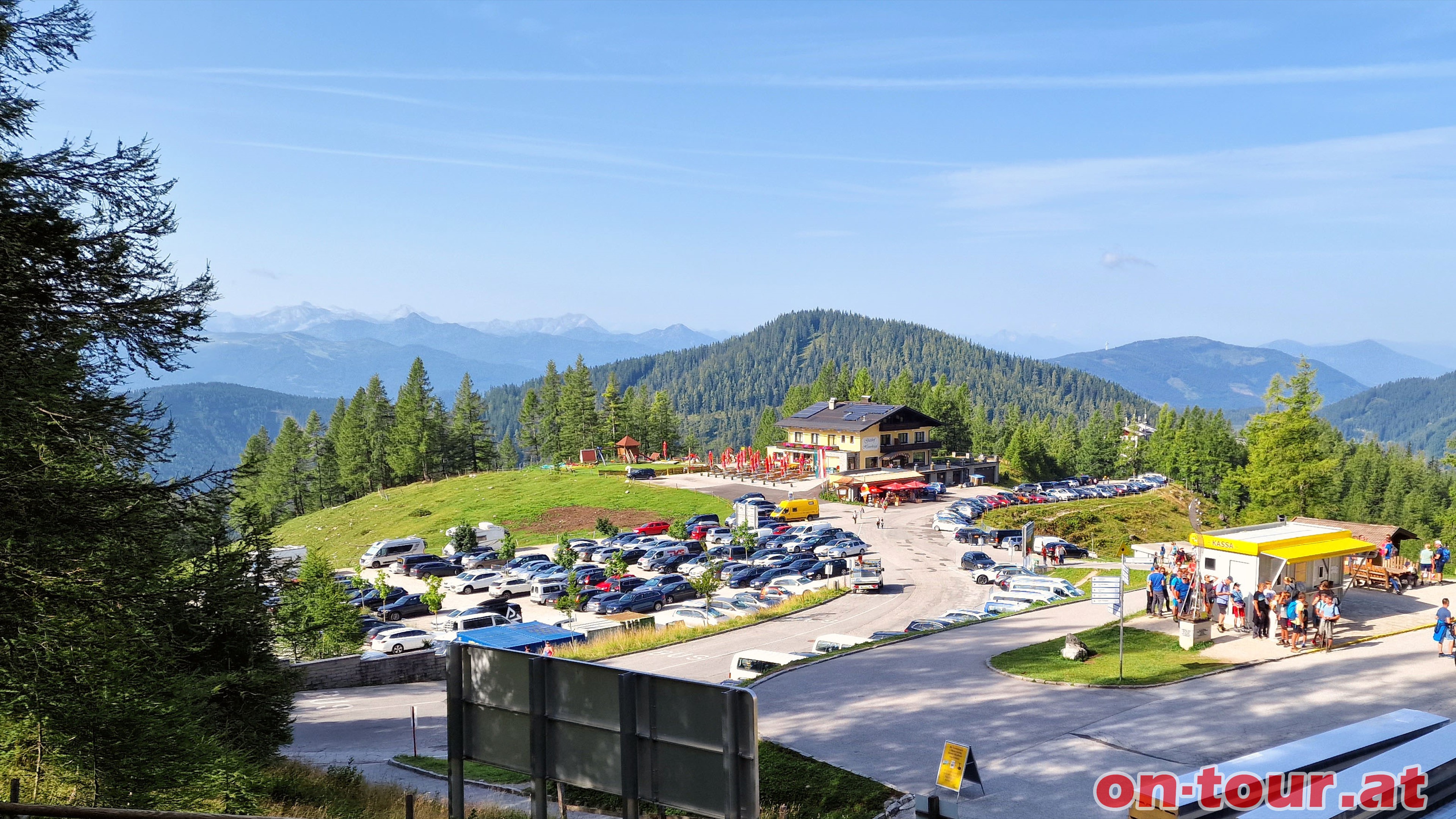 Start; Talstation der Dachstein Sdwandbahn. Erreichbar z.B. mit Bus von der Ramsau.