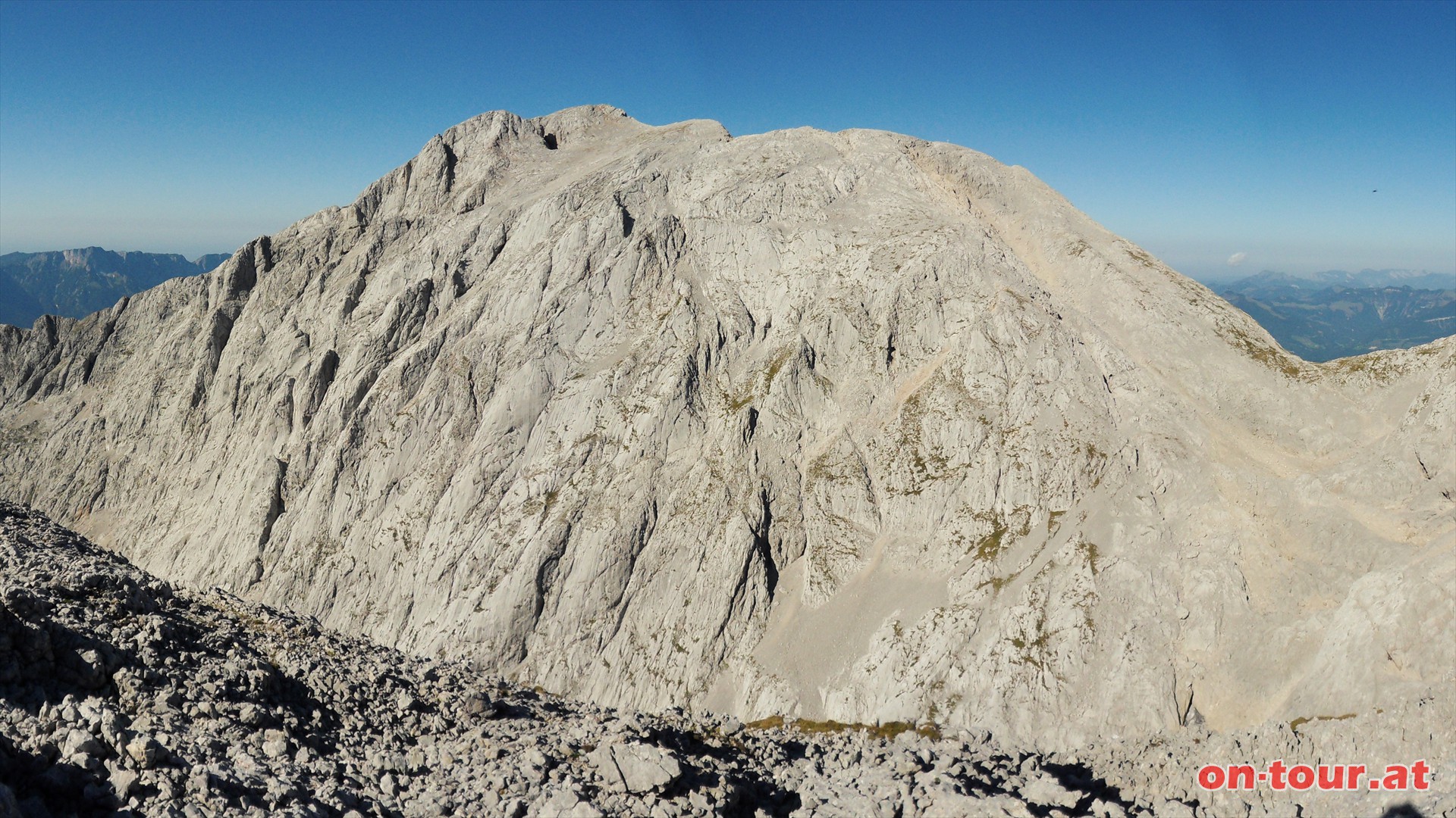 Der Hohe Gll im Norden bt eine magische Blick-Anziehungskraft aus.