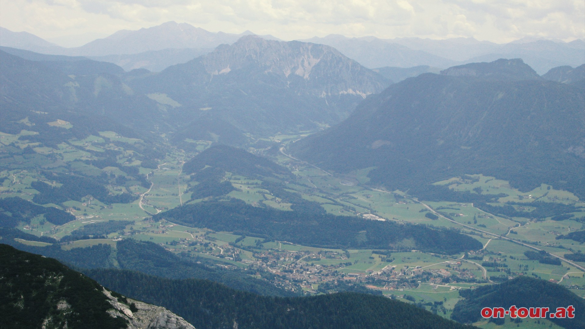 Windischgarsten im Sden und dahinter der Bosruck.