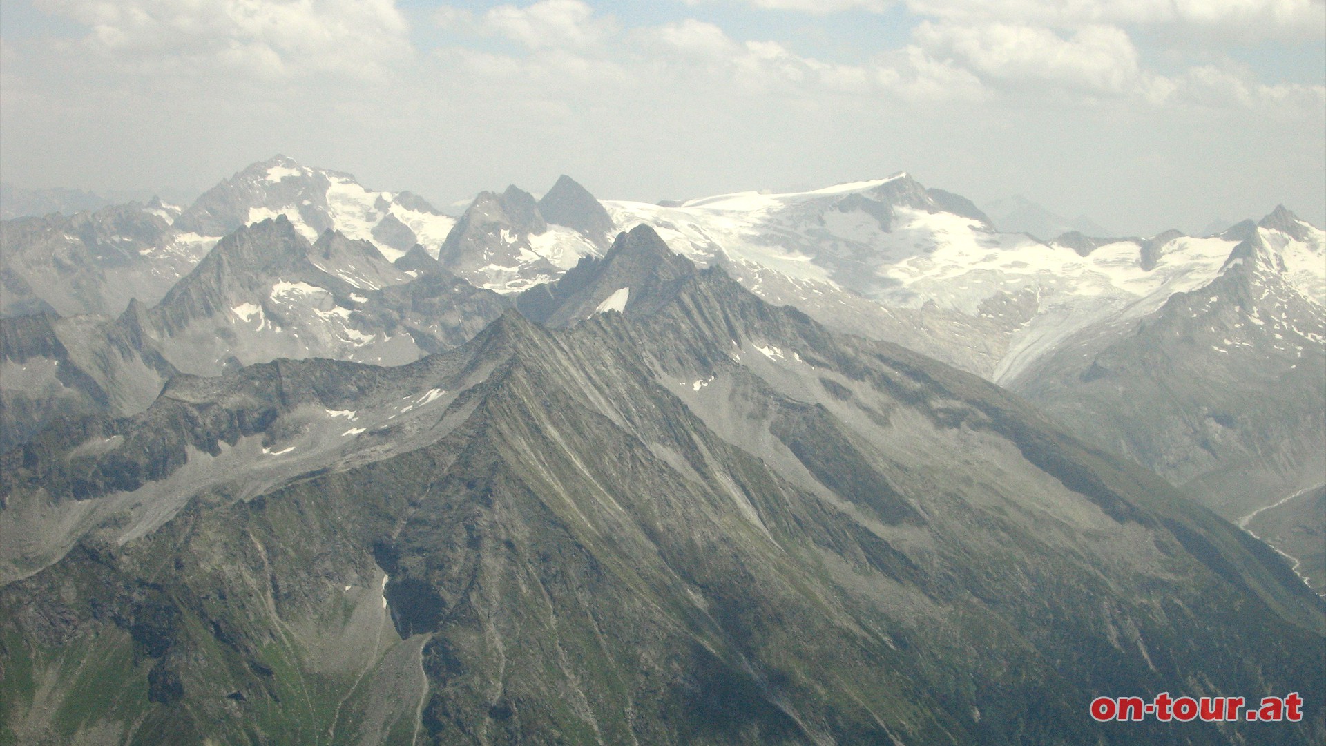 Links der Groe Lffler (3.379 m) und rechts der Schwarzenstein (3.369 m).