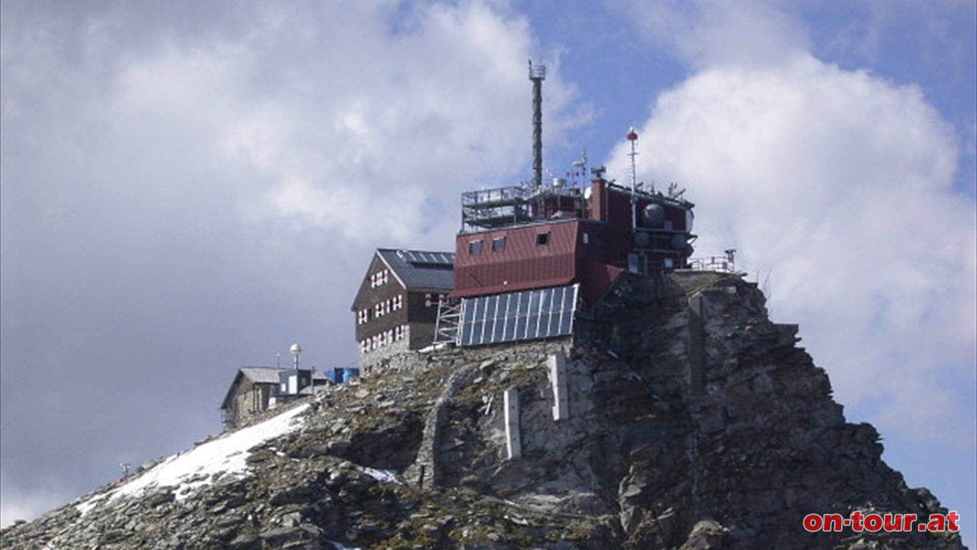 Auf dem Kulminationspunkt auf 3.106 m ist das Zittelhaus erreicht.