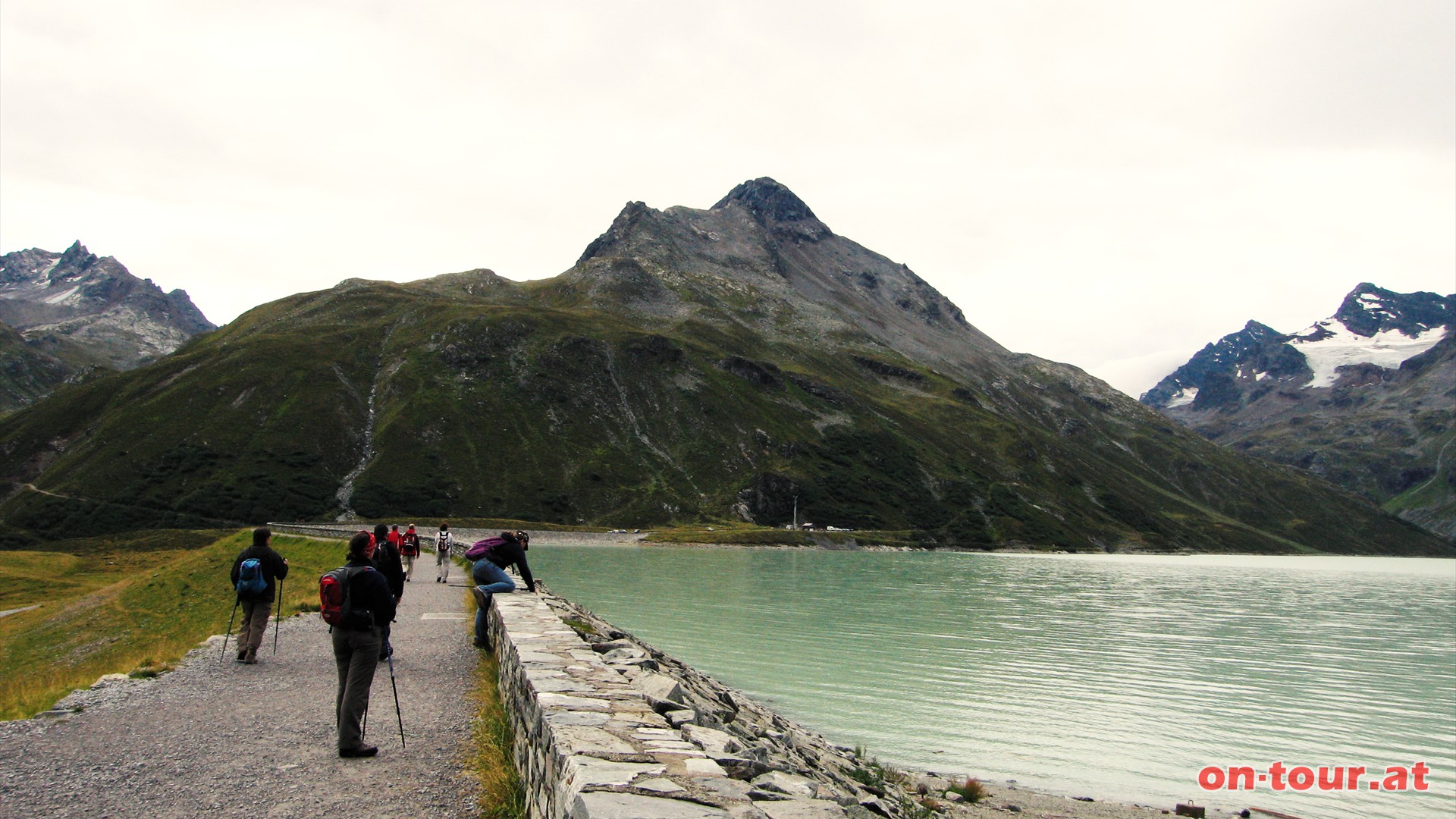 ber die Bielerhhe und den stlichen Damm des Silvretta-Stausees.