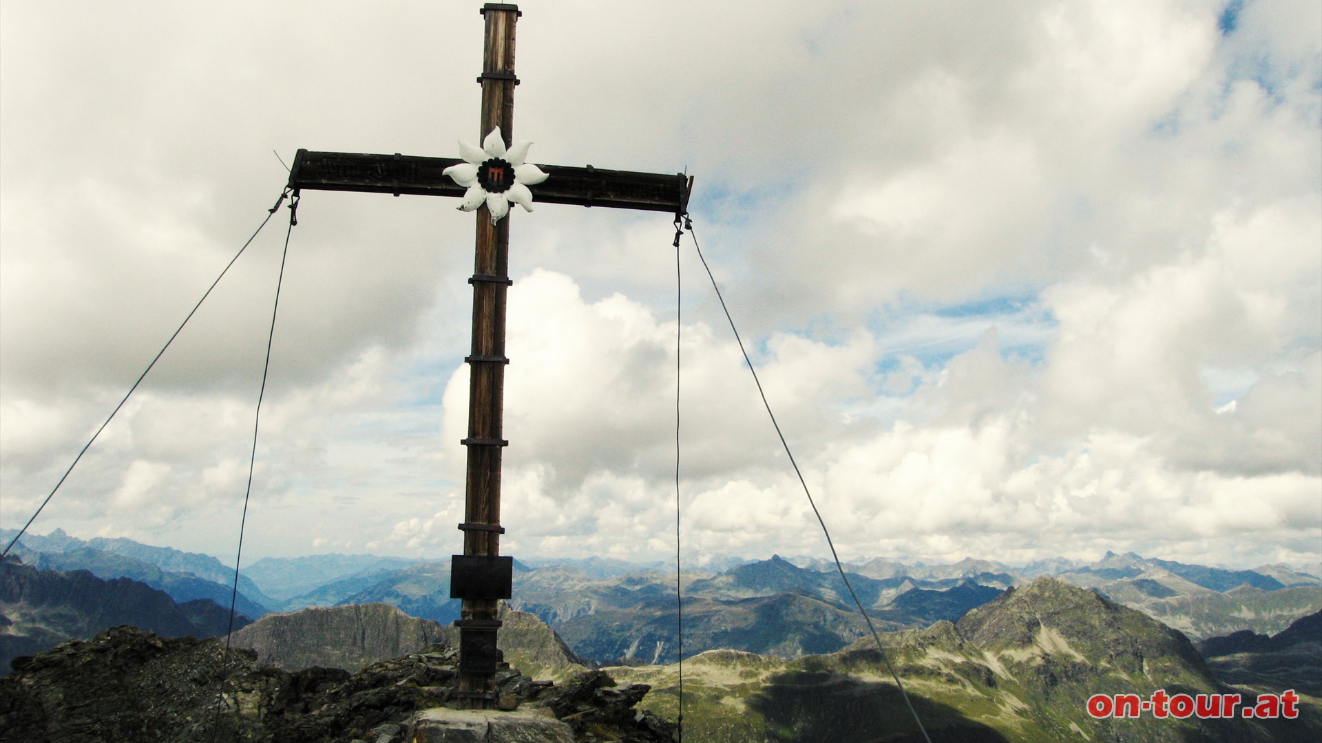 Nach etwa 3 Std. ist der Gipfel des Hohen Rades erreicht.