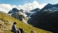 Rechts bleiben und leicht bergab durch das Ochsental. Blick zurck zum Talschluss, zum Illursprung und zum Piz Buin.