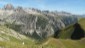 Unzhlige Kalkspitzen der Allguer Alpen. Rote Flchen auf den Grasmatten weisen auf 