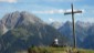 Wir bleiben am roten Weg und genieen am Lachenkopf den Blick zu den Ruitelspitzen und ..