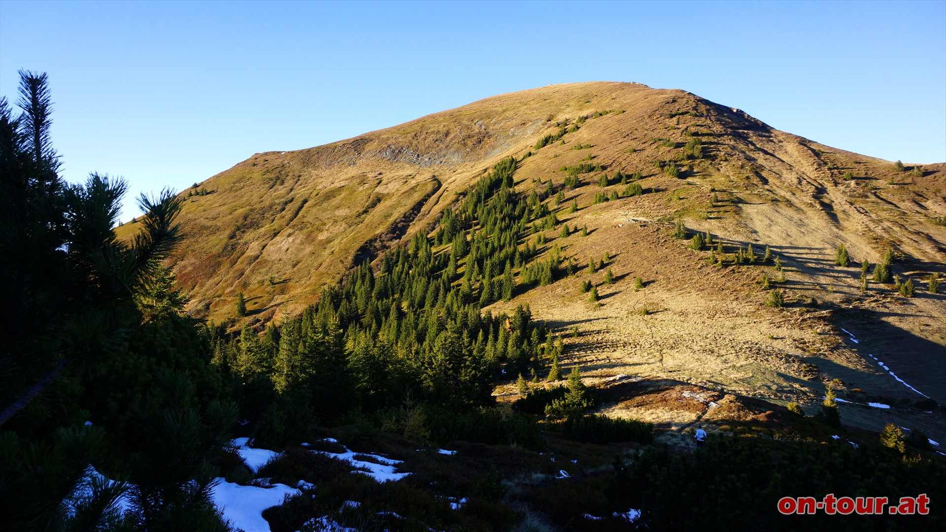 Abstieg zum Brensulsattel und schlielich zurck zur Bergerhube. Im Hintergrund der Griesmoarkogel.