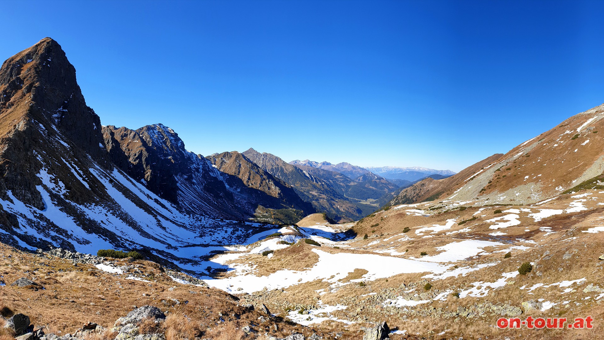 Schaunitztrl; Rckblick ins Triebental. Links der Hahnenkamm und rechts der Kerschkern.