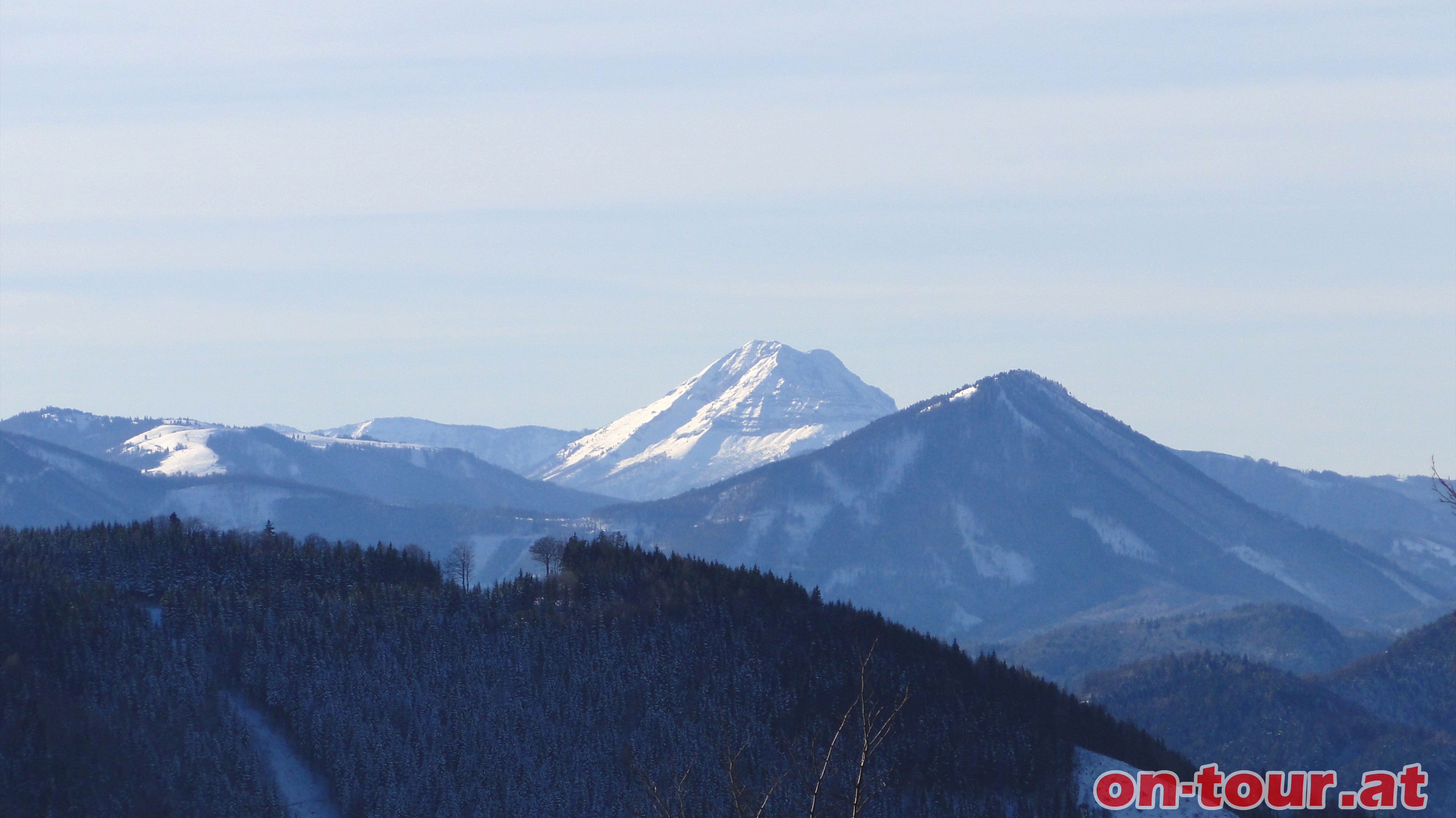 Der tscher in der Mitte; rechts davor der Trnitzer Hger und links der Tirolerkogel.