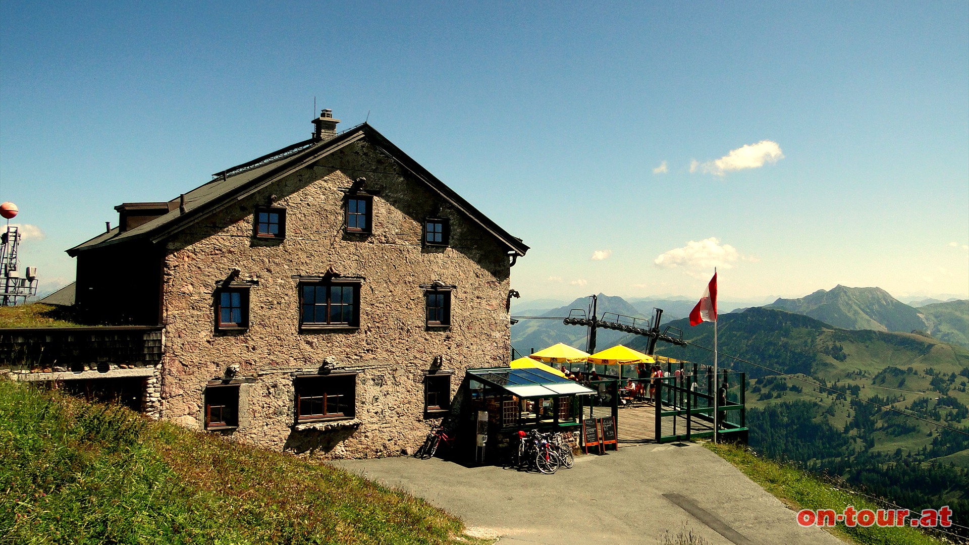 Abstieg zum Gipfelhaus.