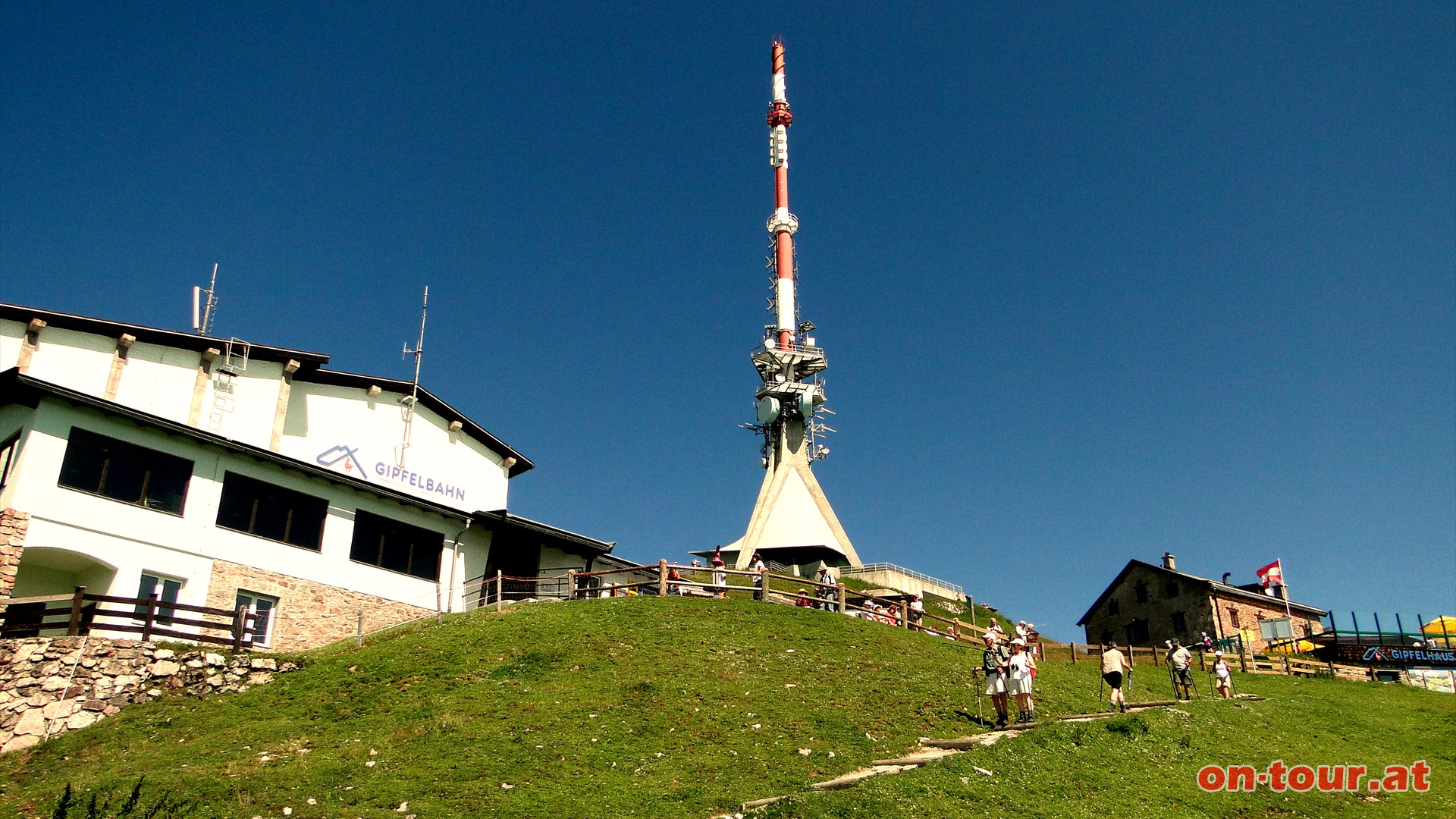 Der Gipfel mit der weit sichtbaren ORF-Sendestation.
