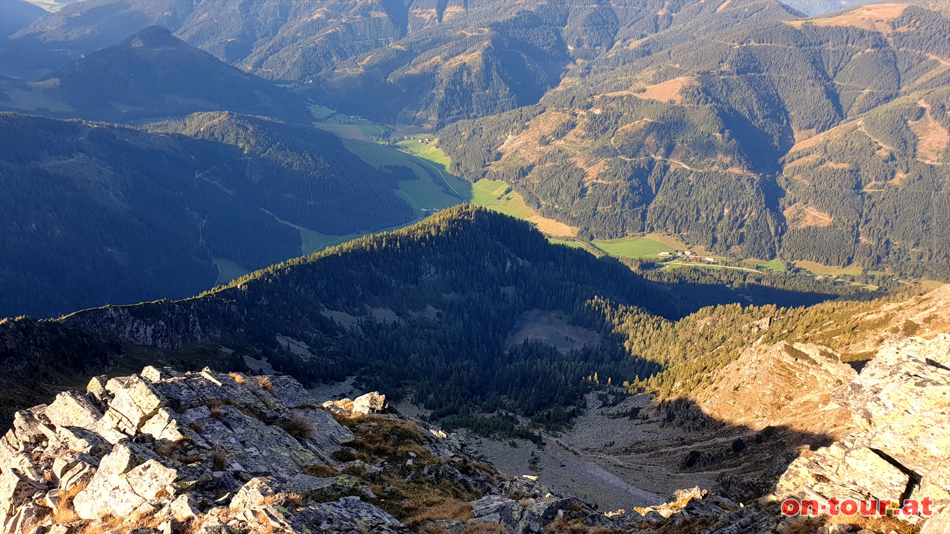 Tiefblick zum Eberlsee und ins Hintertriebental.