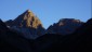 Abstieg ber die Aufstiegsroute. Rckblick zur Hanauer Htte in der Goldenen Stunde. 