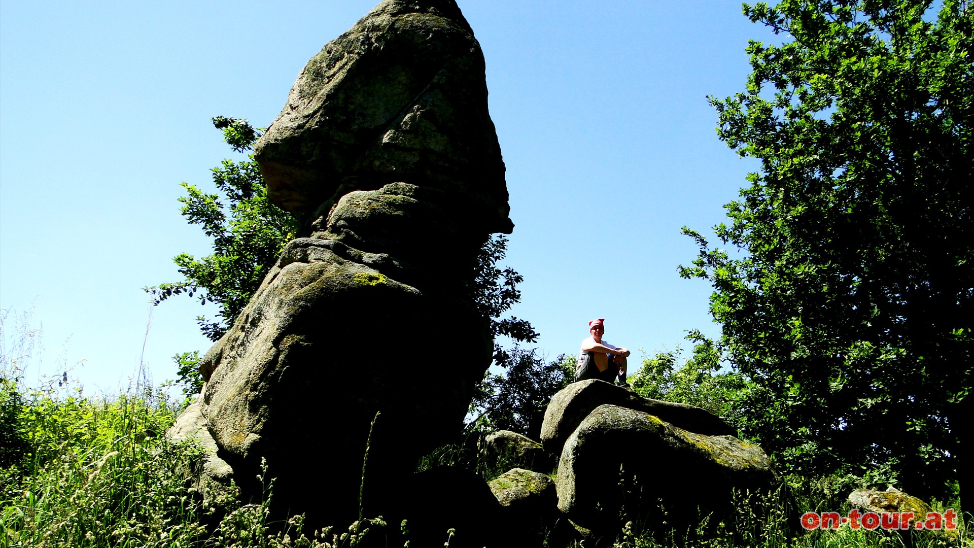 Der riesige Granit-Kraftblock hinterlt auf jeden Fall einen bleibenden, mitunter auch sprbaren, Eindruck.