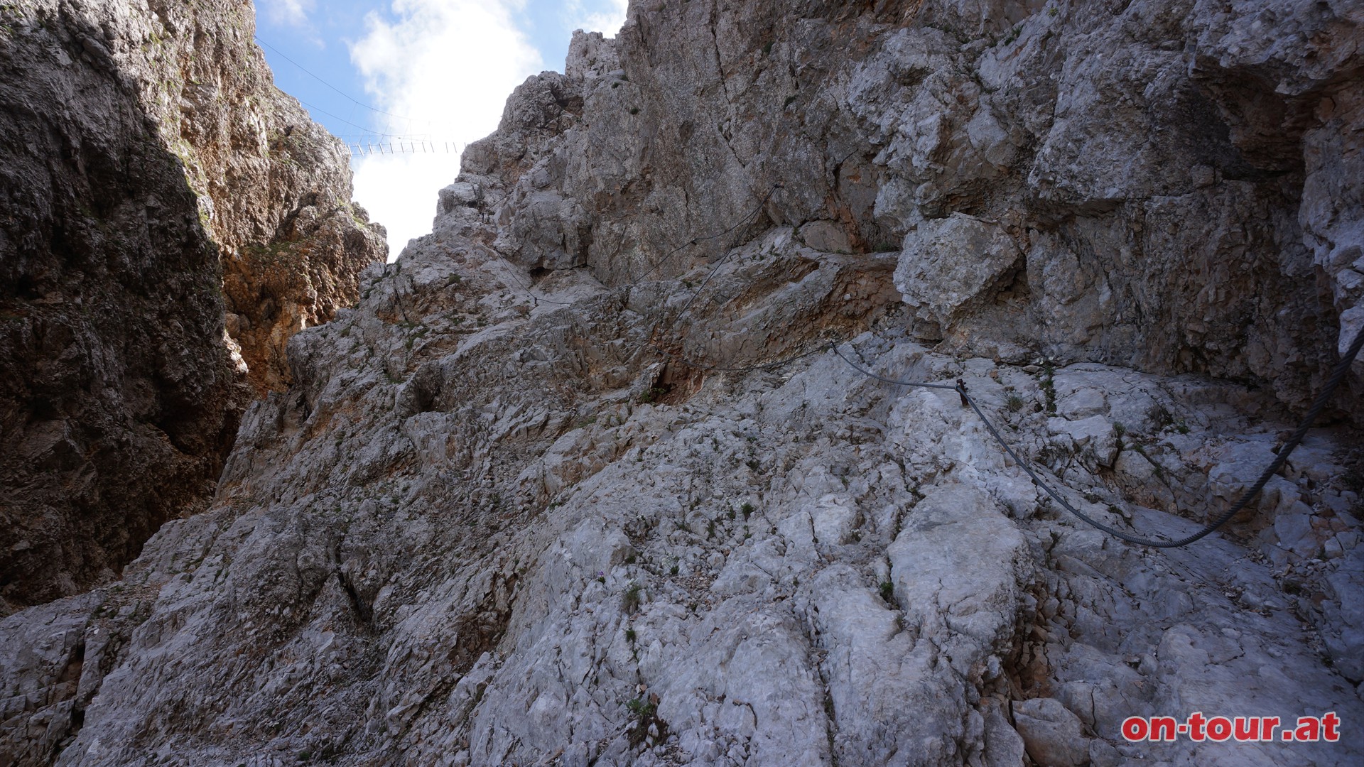 Einstieg in den oberen Koschutnik-Klettersteig (C).