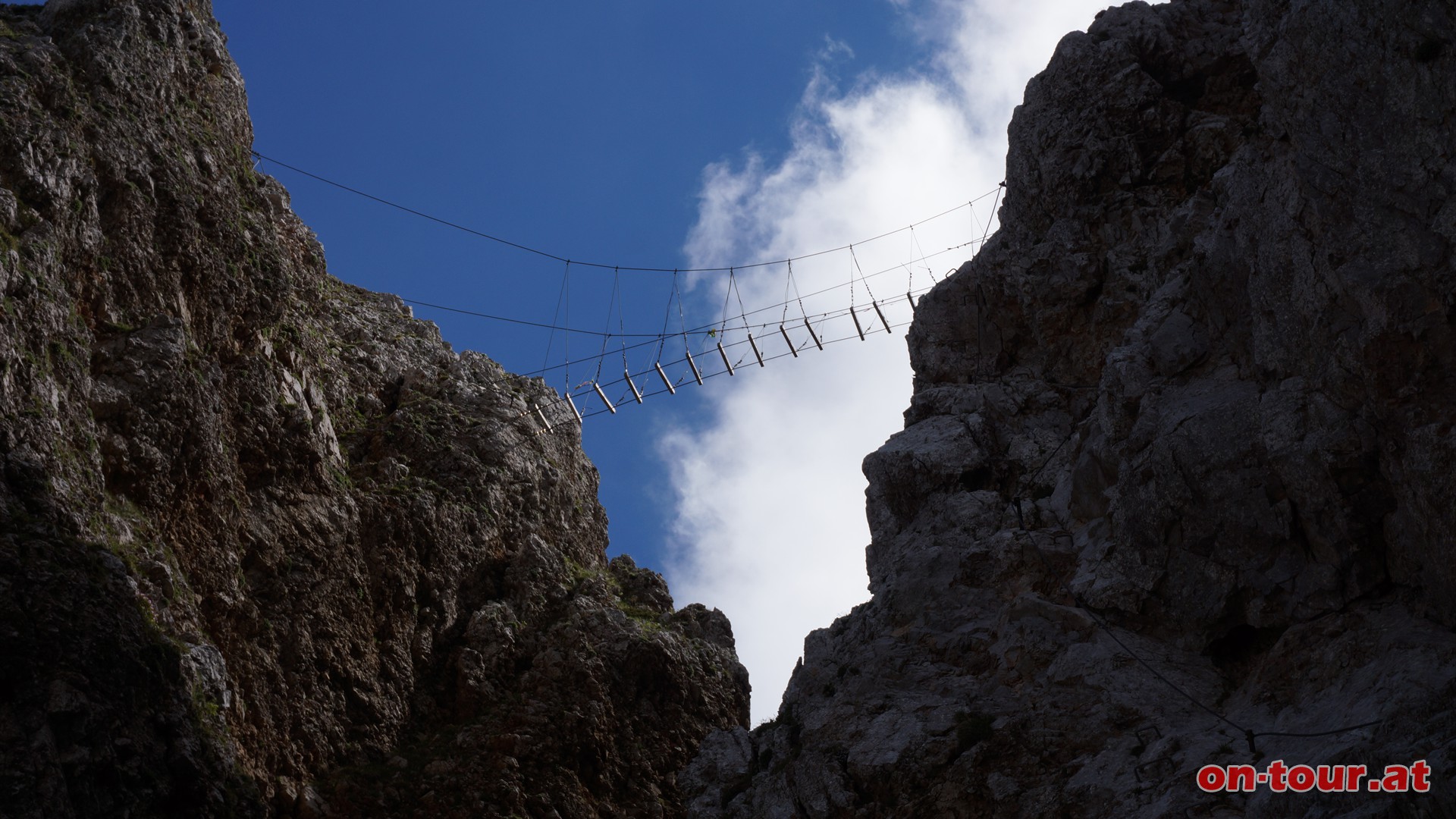 Hngebrcke ber der Schlucht.