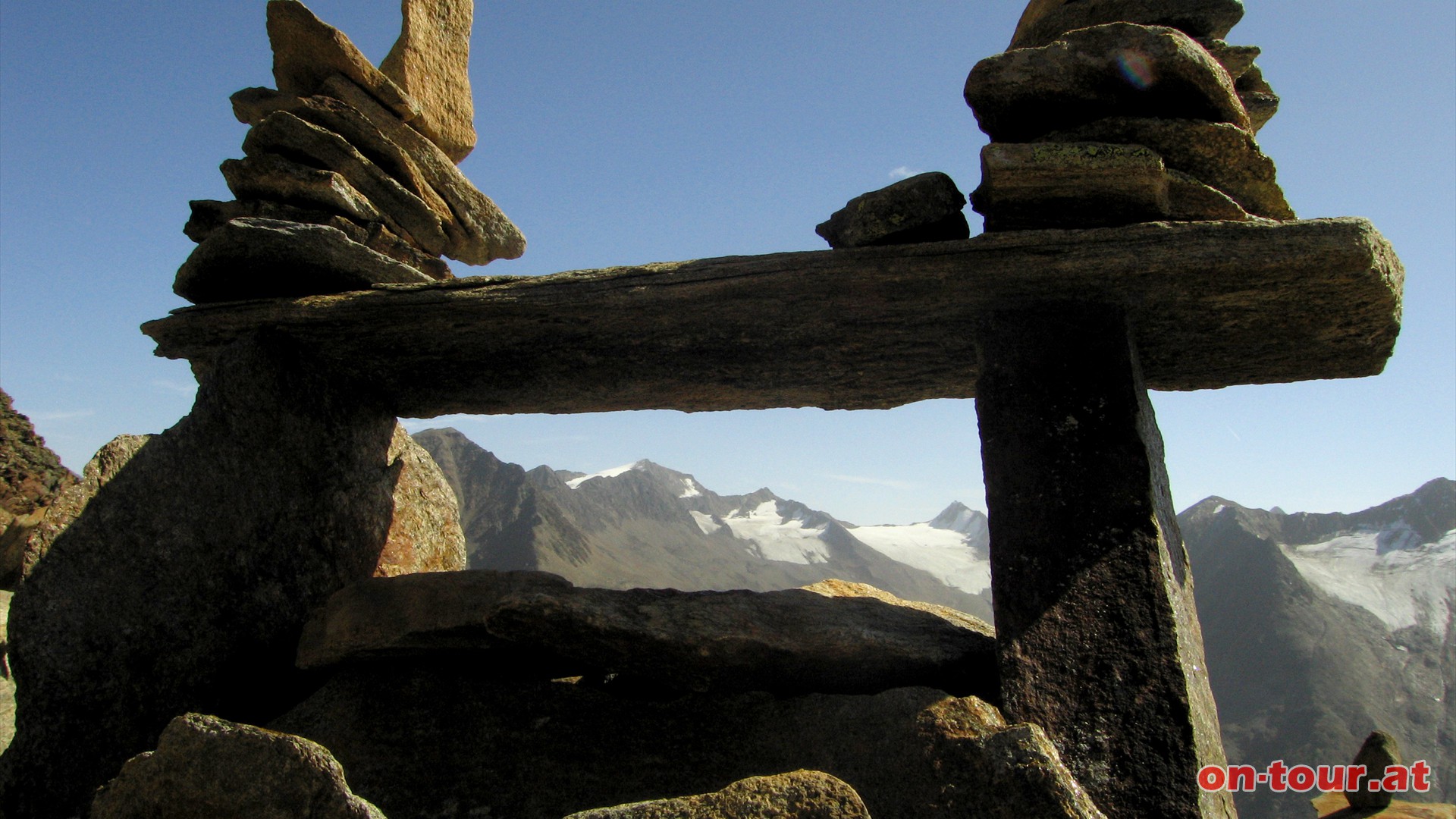 .... und beeindruckende Steinskulpturen erschaffen lassen.