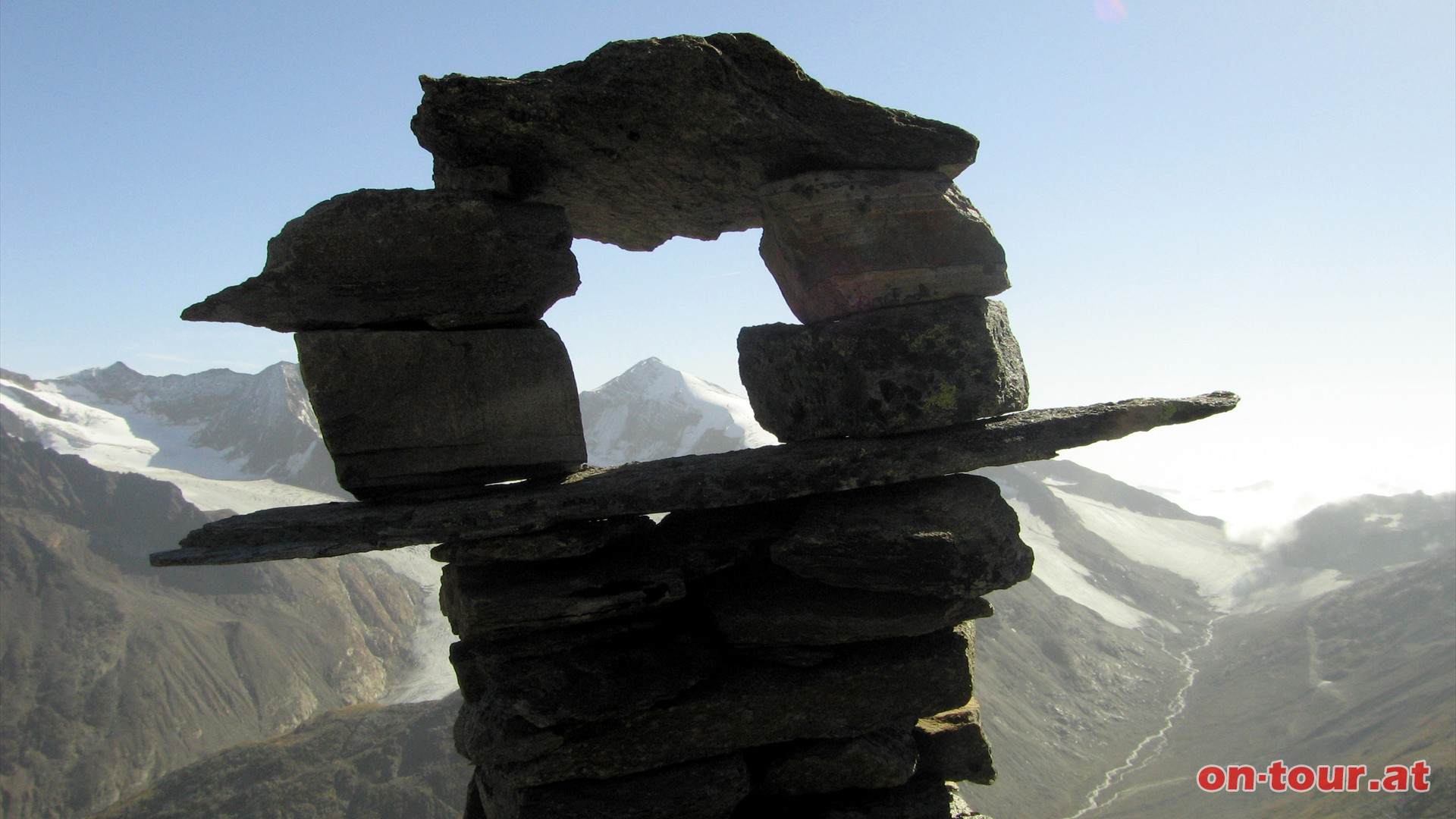 Beim Abstieg erffnet sich noch ein interessanter Durchblick zum Similaun.