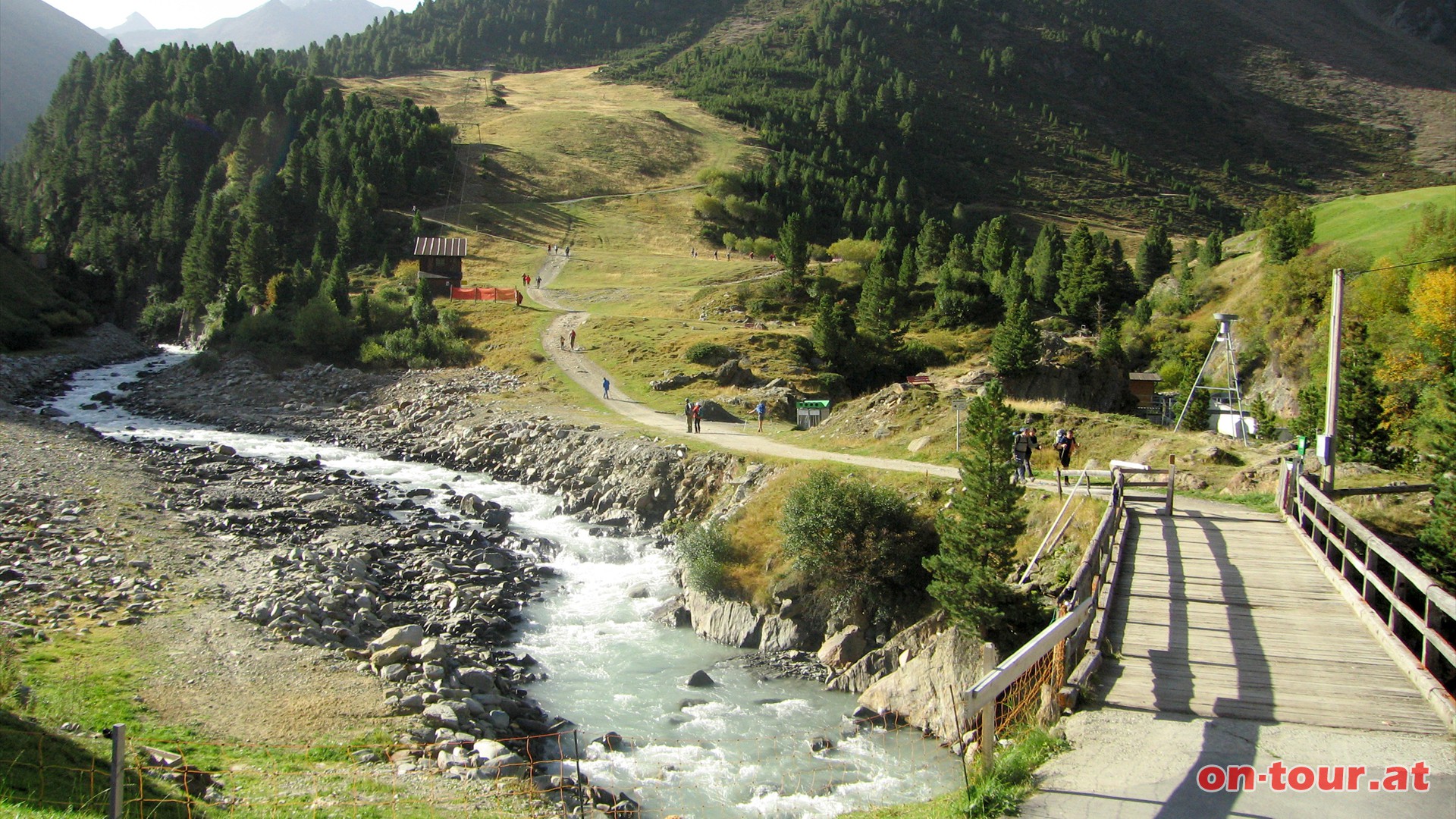 ber den Niedertalbach Richtung Sden zur Martin Busch Htte.