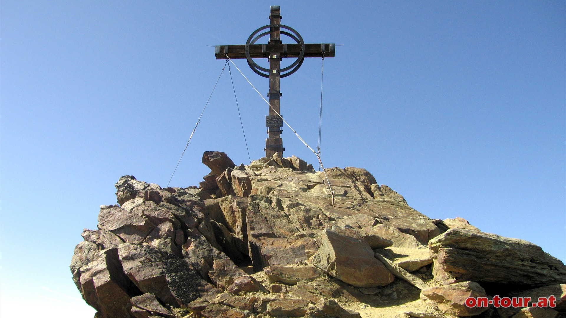 Der Kreuzspitzen-Aussichtsturm der Superlative. 6 der 10 hchsten Berge sterreichs in der Nachbarschaft.