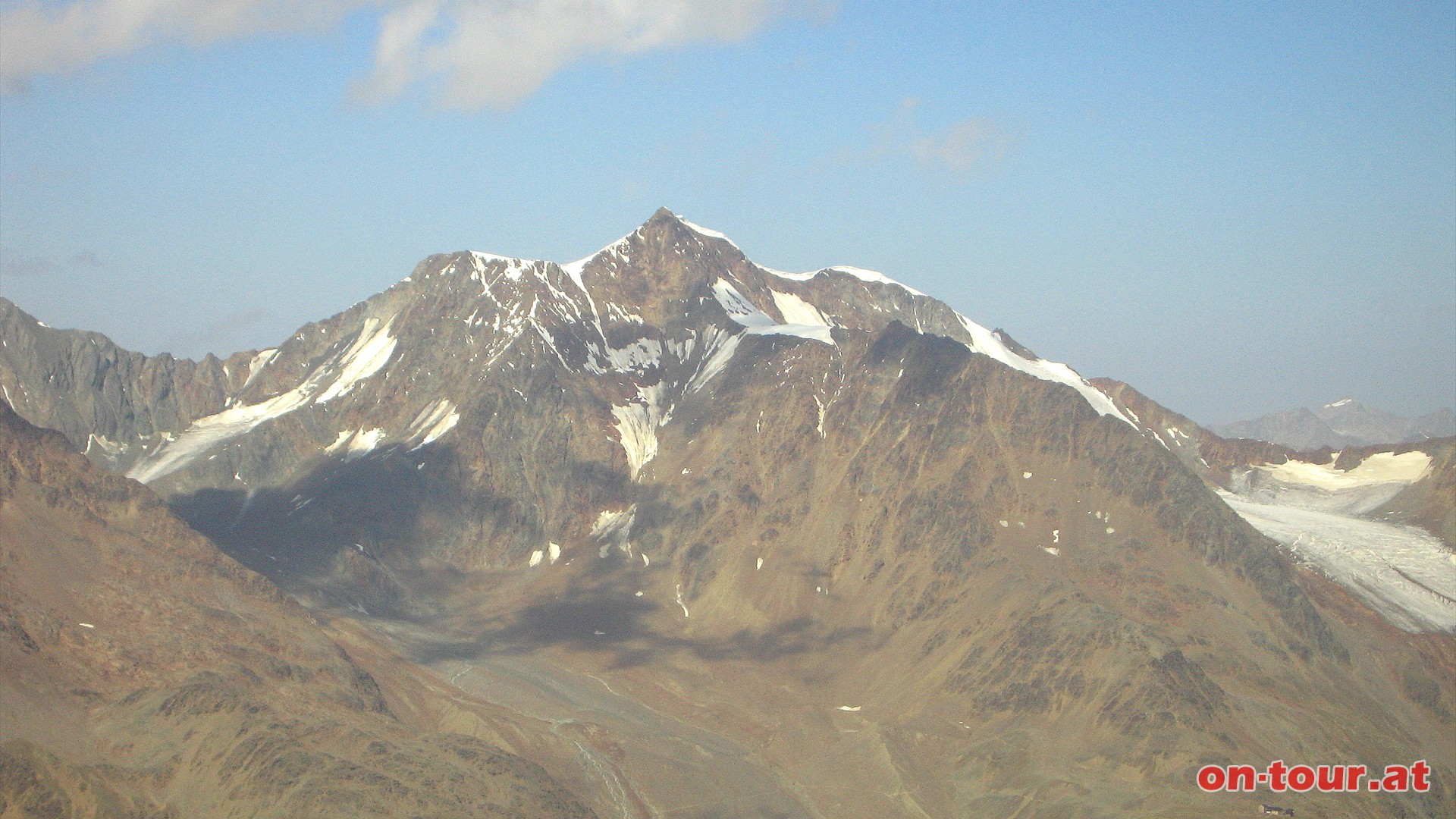 Und im Norden thront der zweithchste Berg des Landes - die Wildspitze mit 3.770 m.